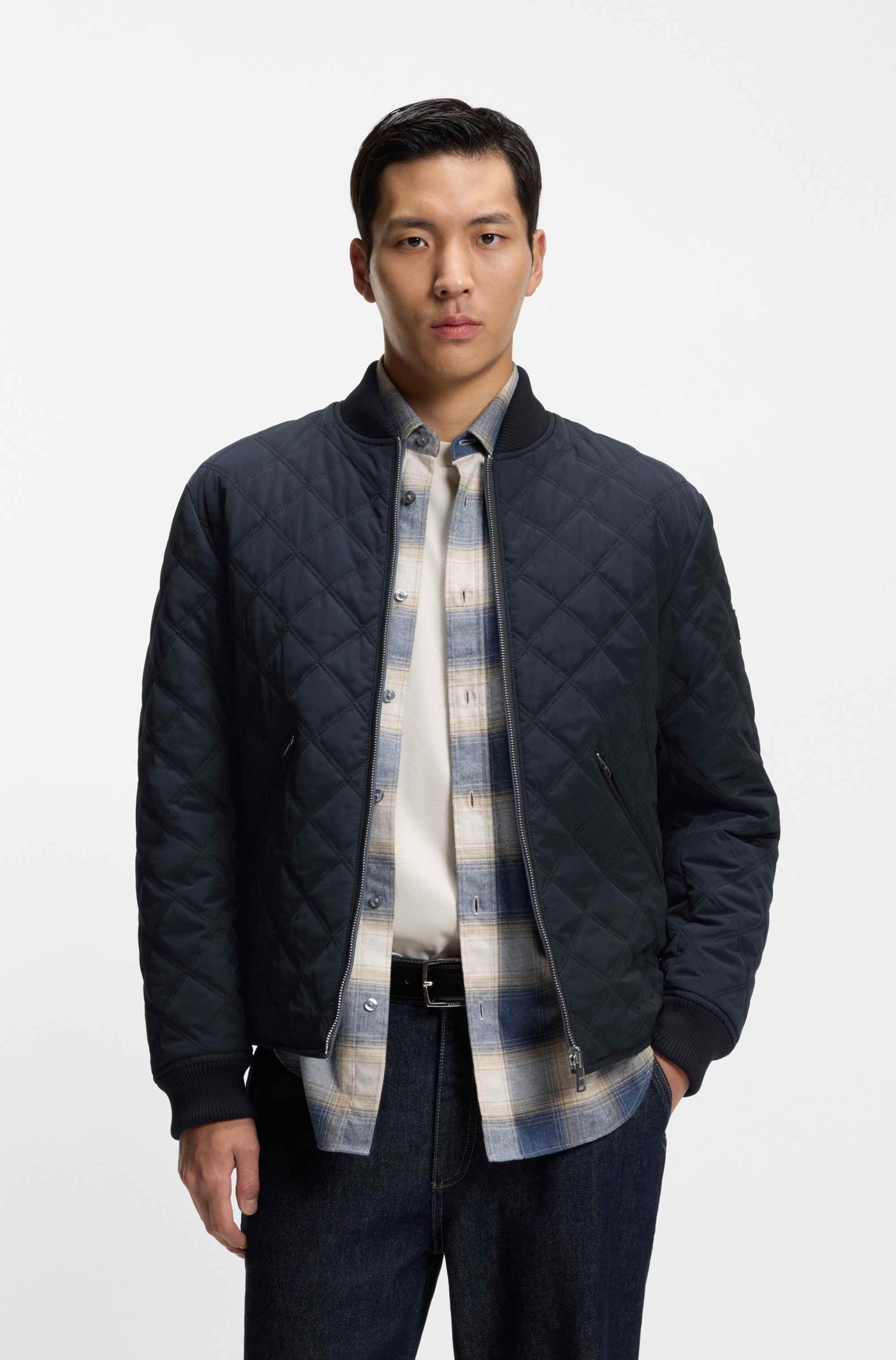 Reversible water-repellent jacket with quilting