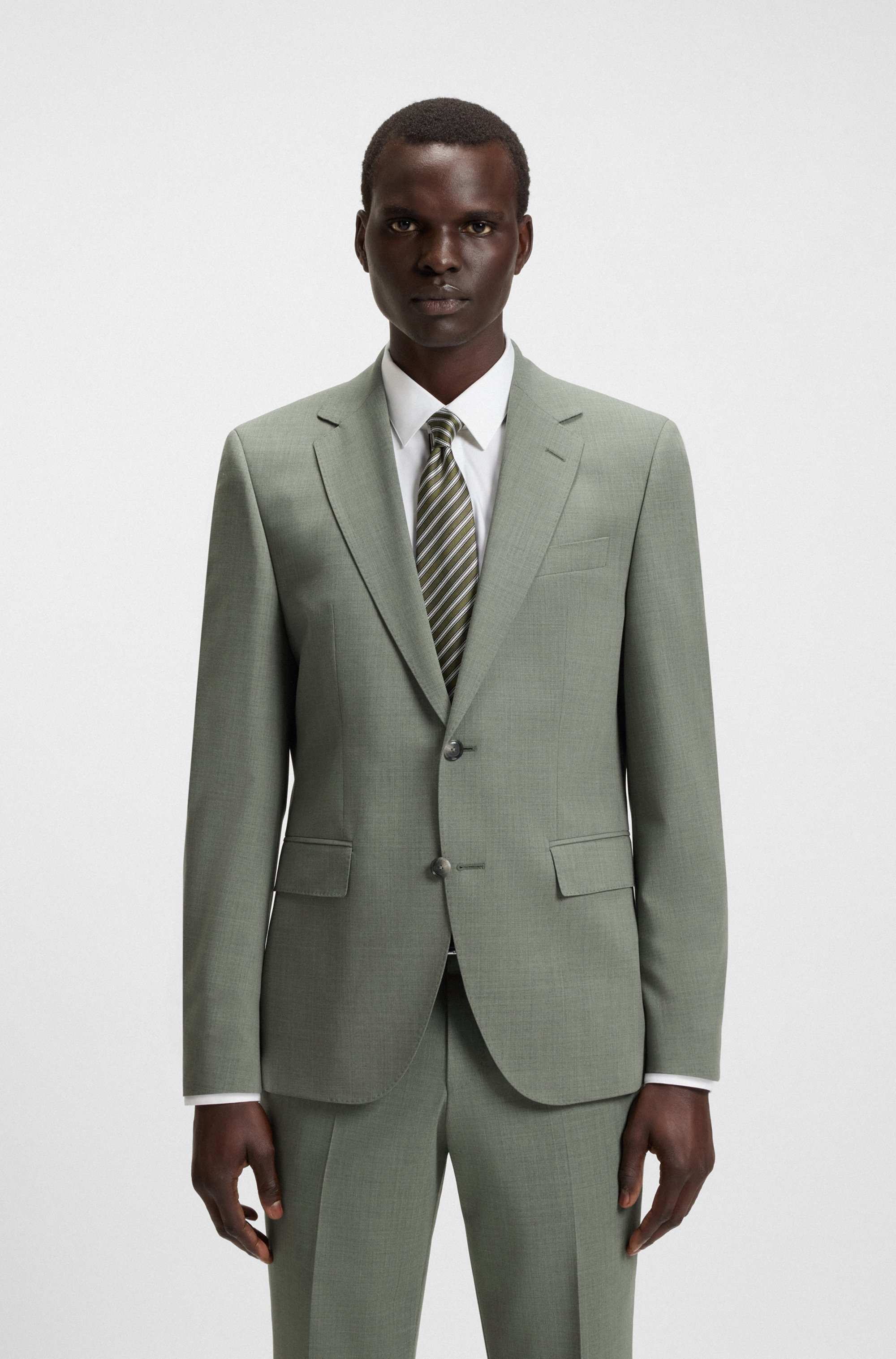 Easy-care suit in stretch cloth with wool