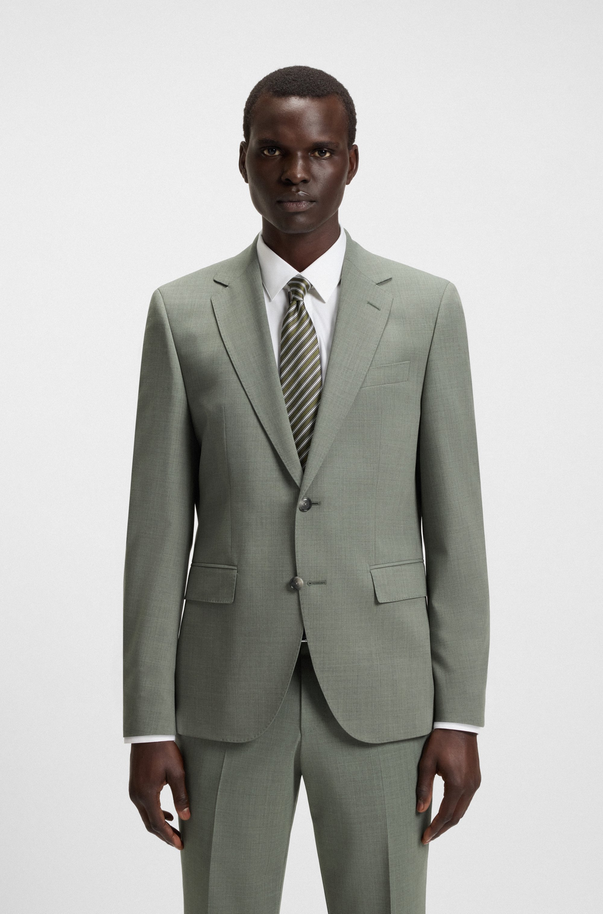 Easy-care suit in stretch cloth with wool