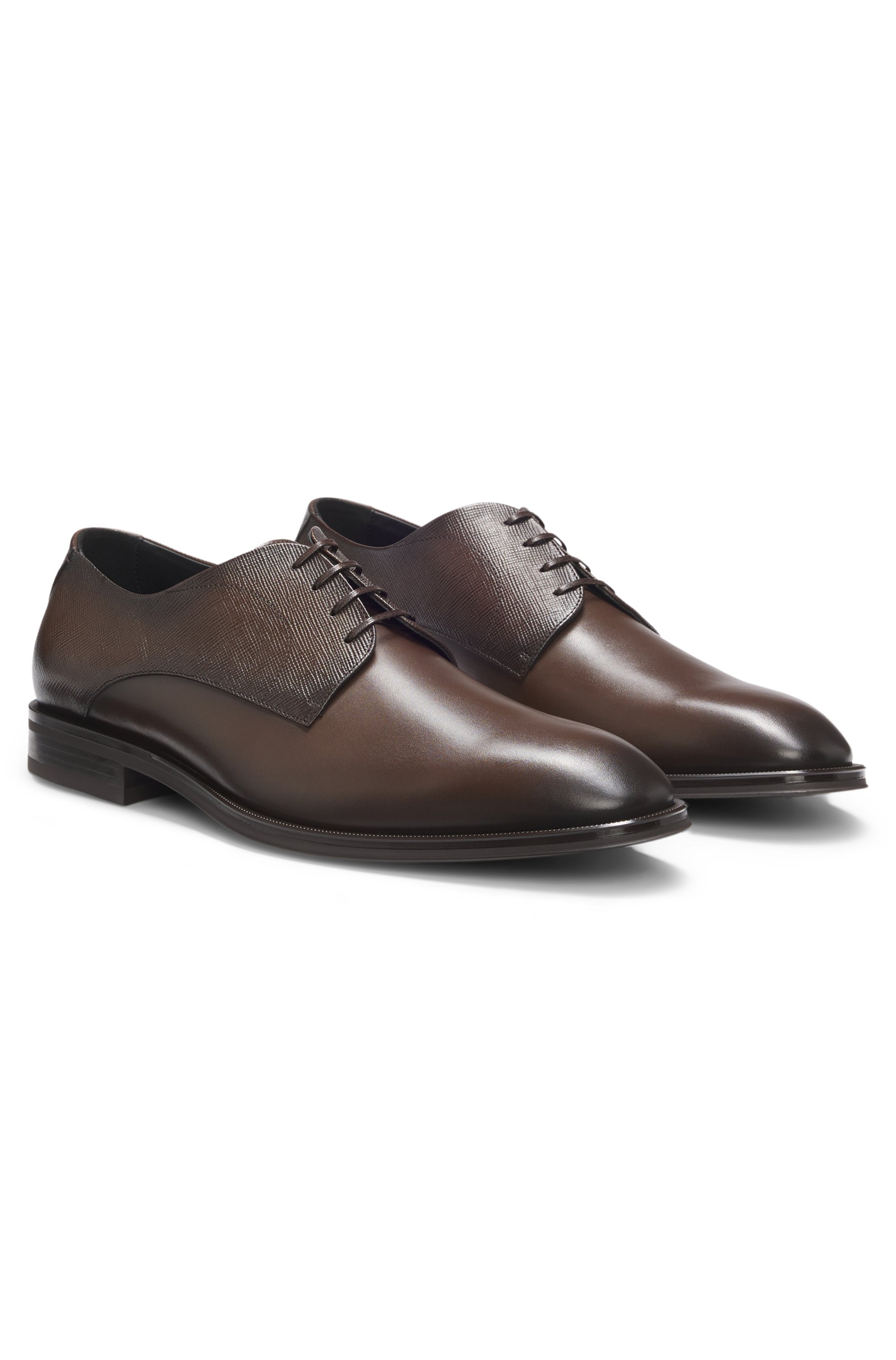 Derby shoes in smooth and textured leather