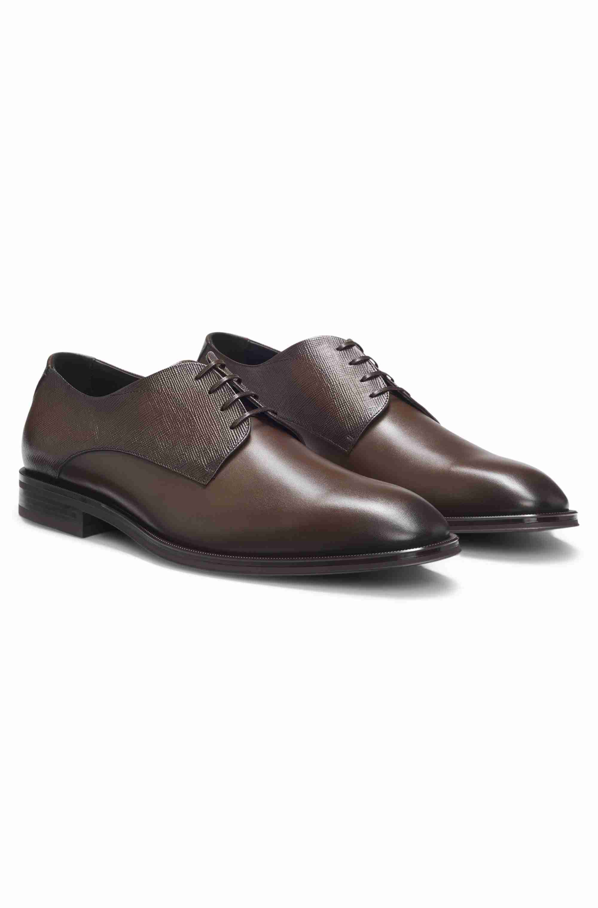 Derby shoes in smooth and textured leather