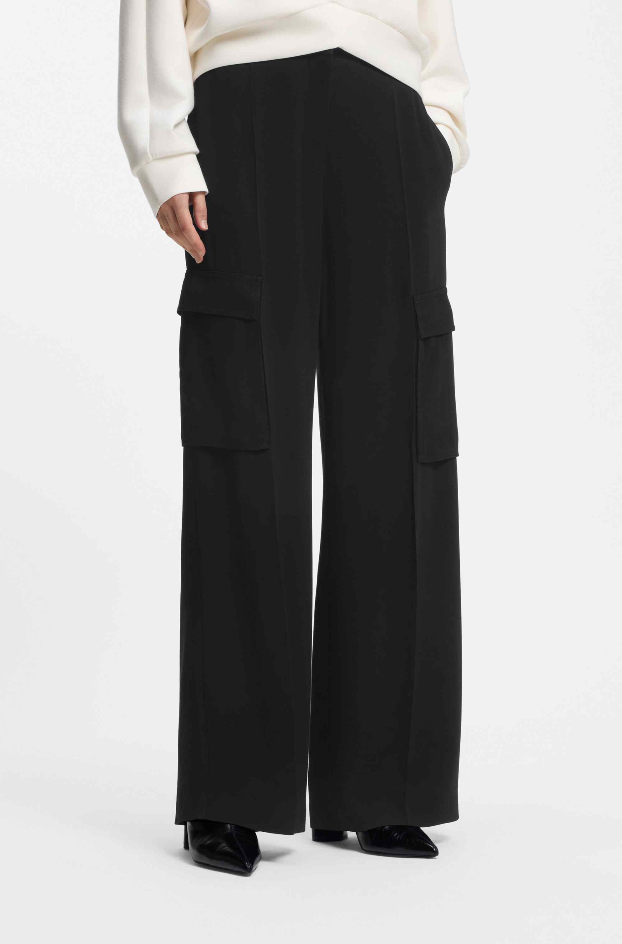 Regular-fit trousers in crepe with cargo pockets