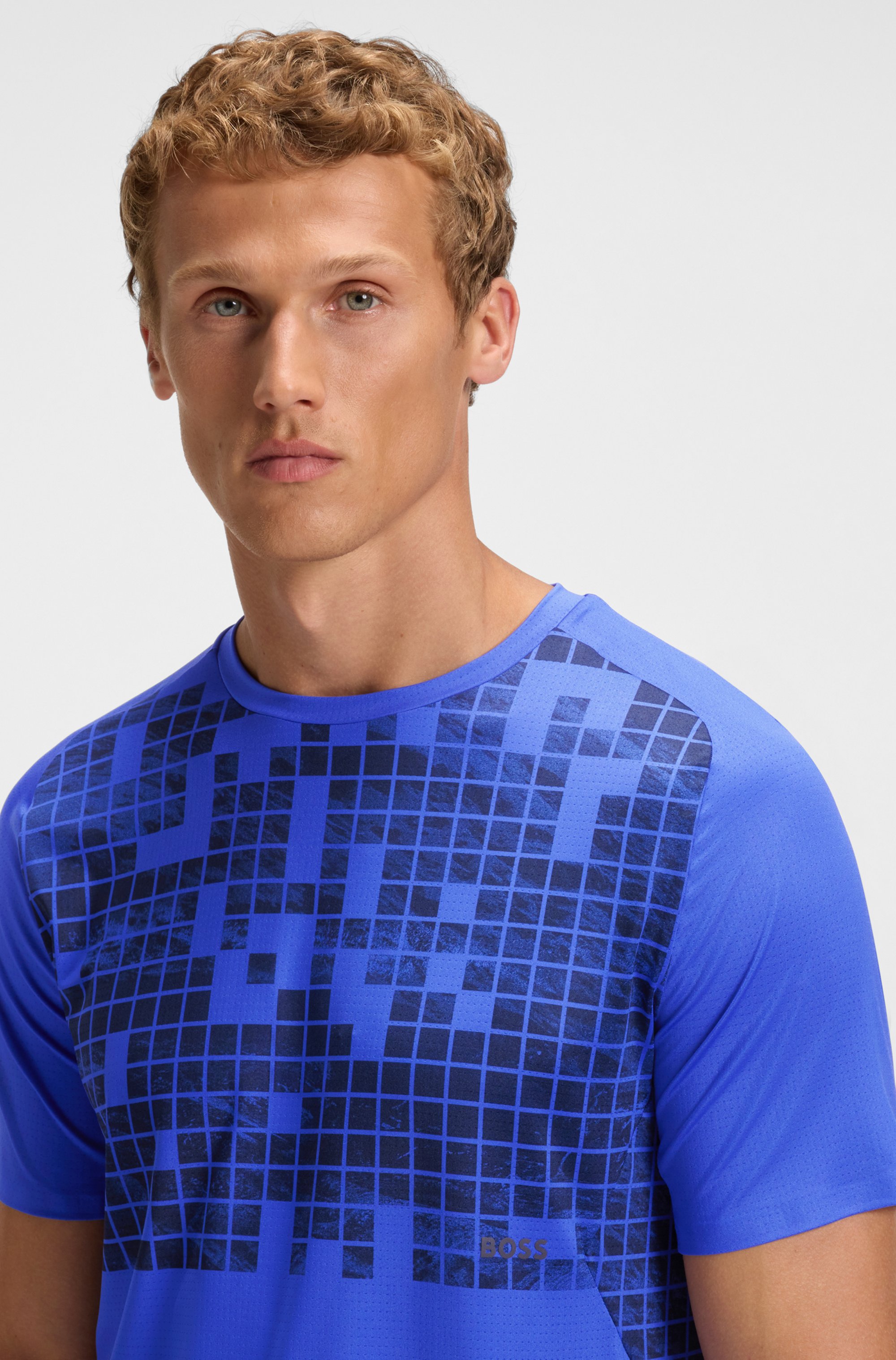 Active slim-fit T-shirt in printed stretch mesh