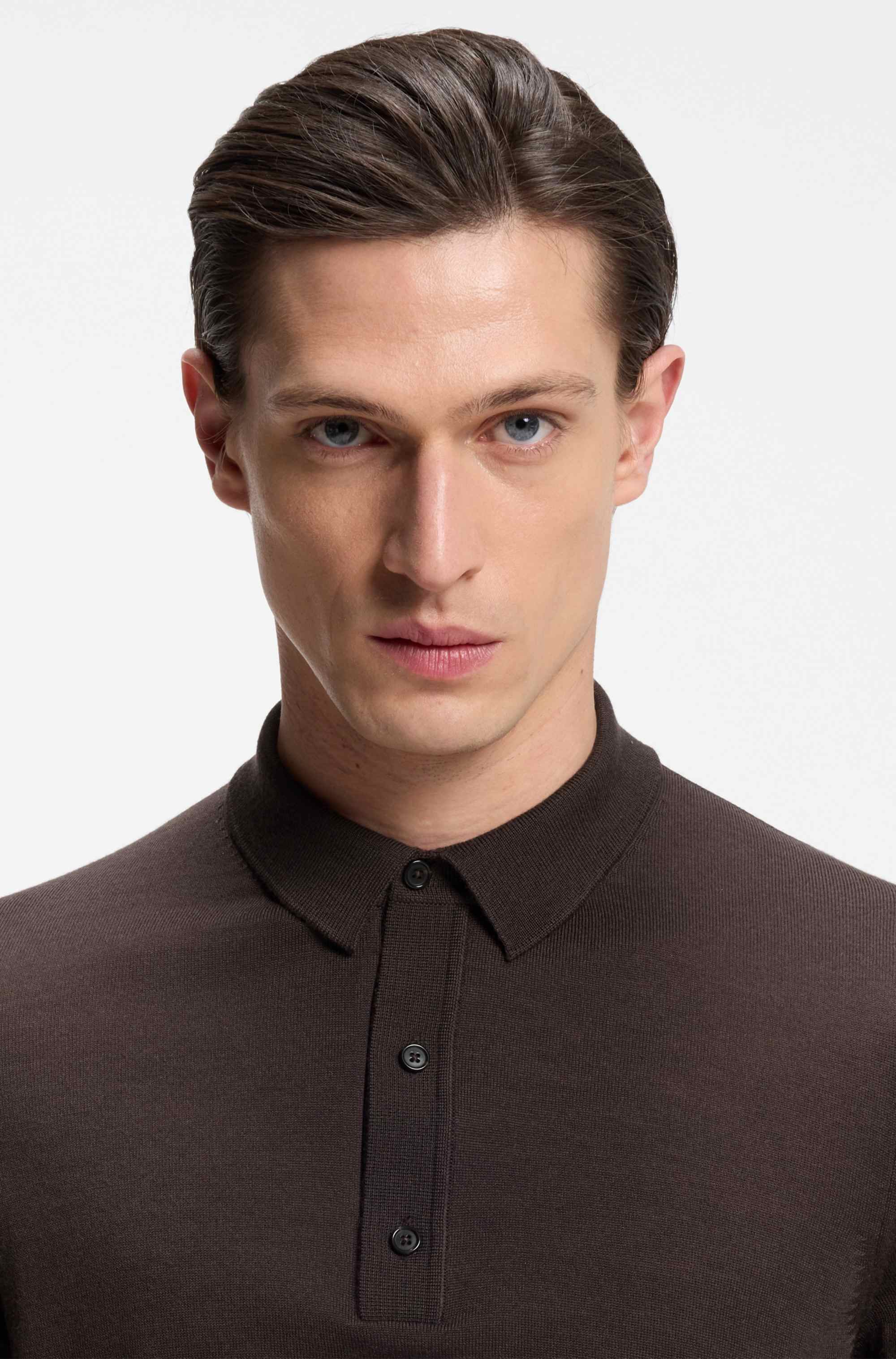Short-sleeved sweater in virgin wool with polo collar