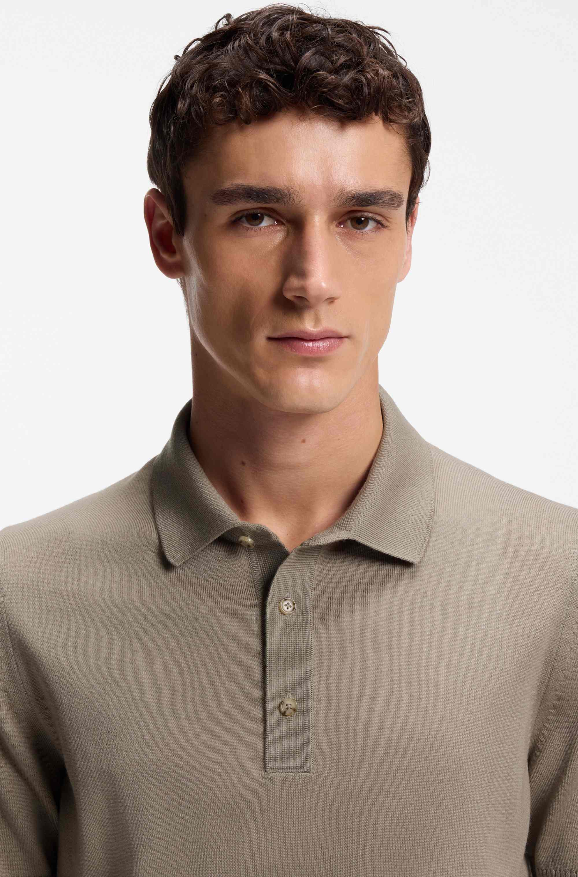 Short-sleeved sweater in virgin wool with polo collar