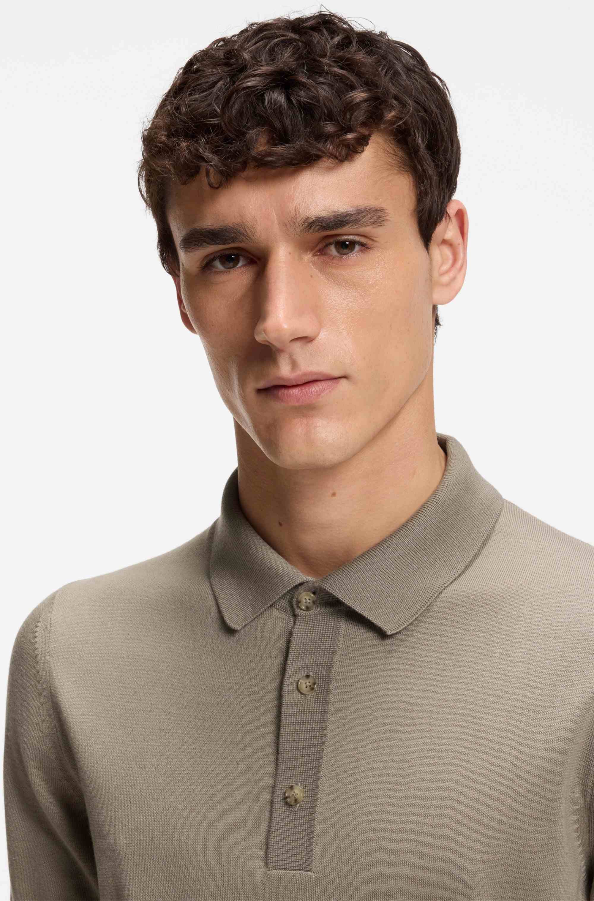 Short-sleeved sweater in virgin wool with polo collar
