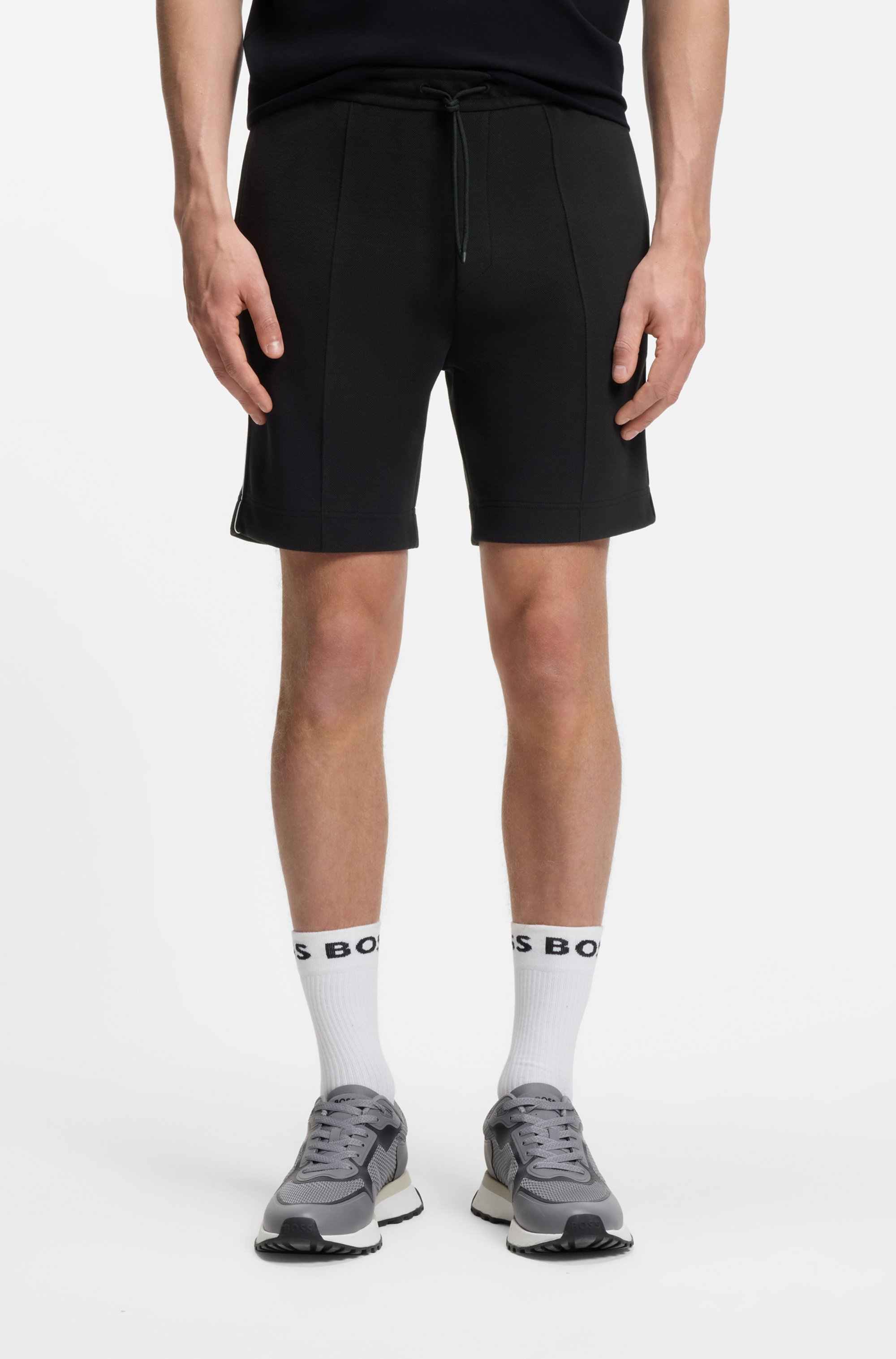 Cotton-blend shorts with piped trims