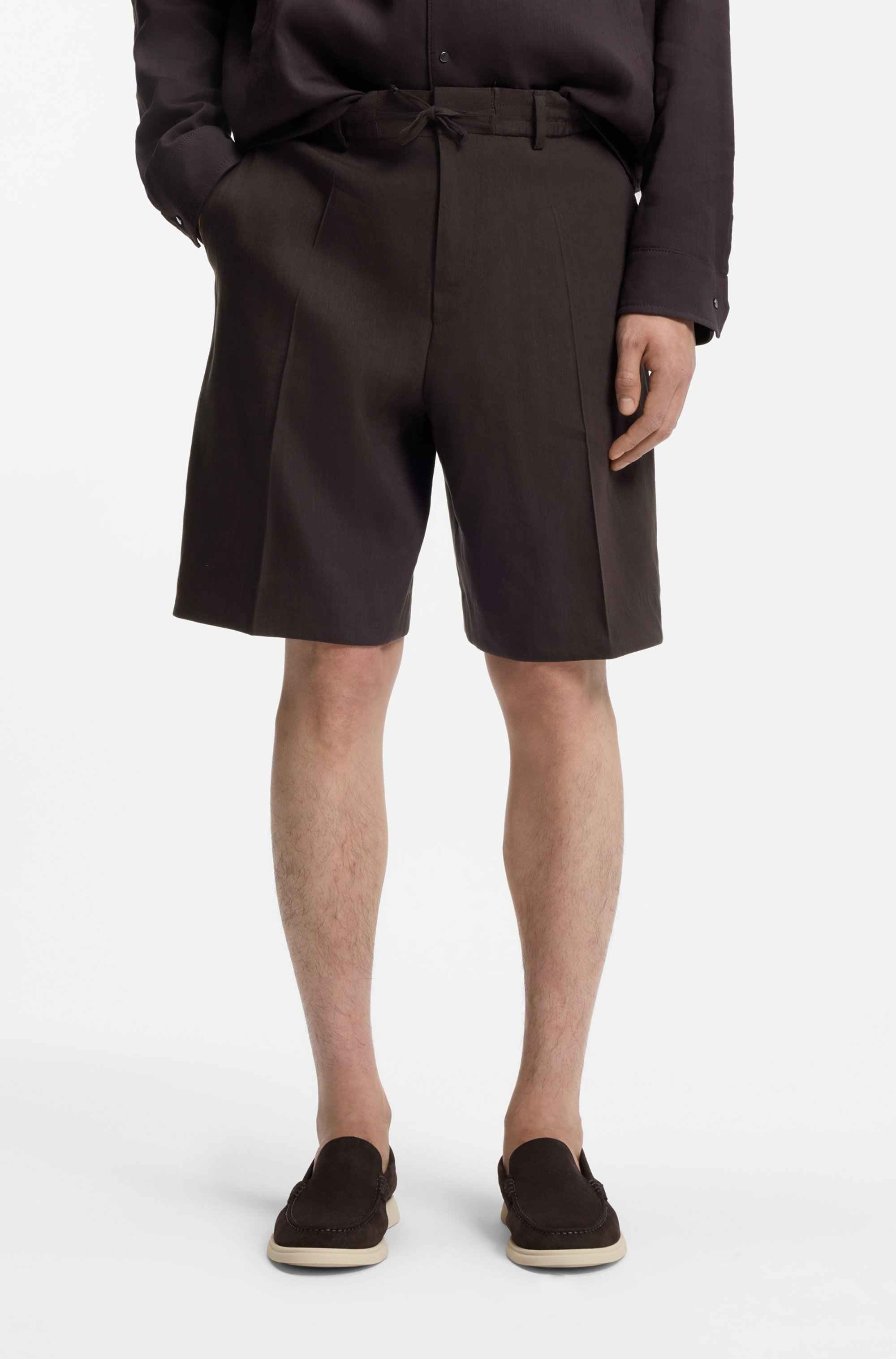 Relaxed-fit shorts in washable tech linen