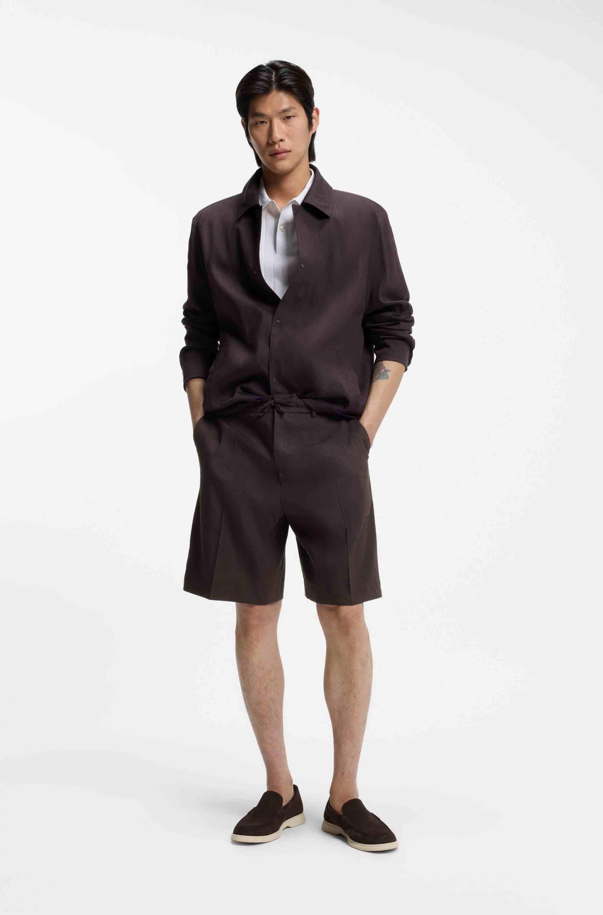 Relaxed-fit shorts in washable tech linen