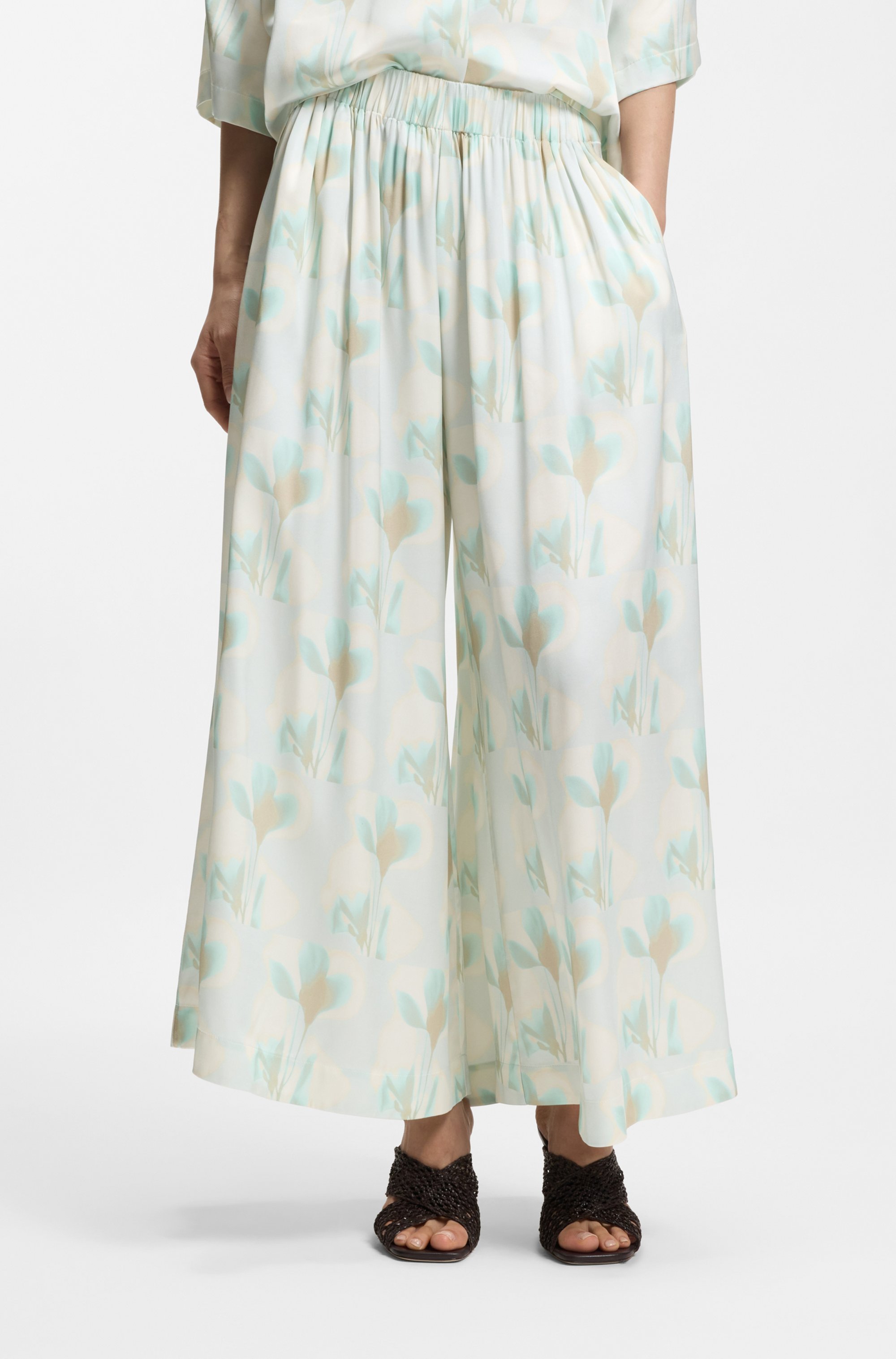Wide-leg oversized-fit trousers with floral print