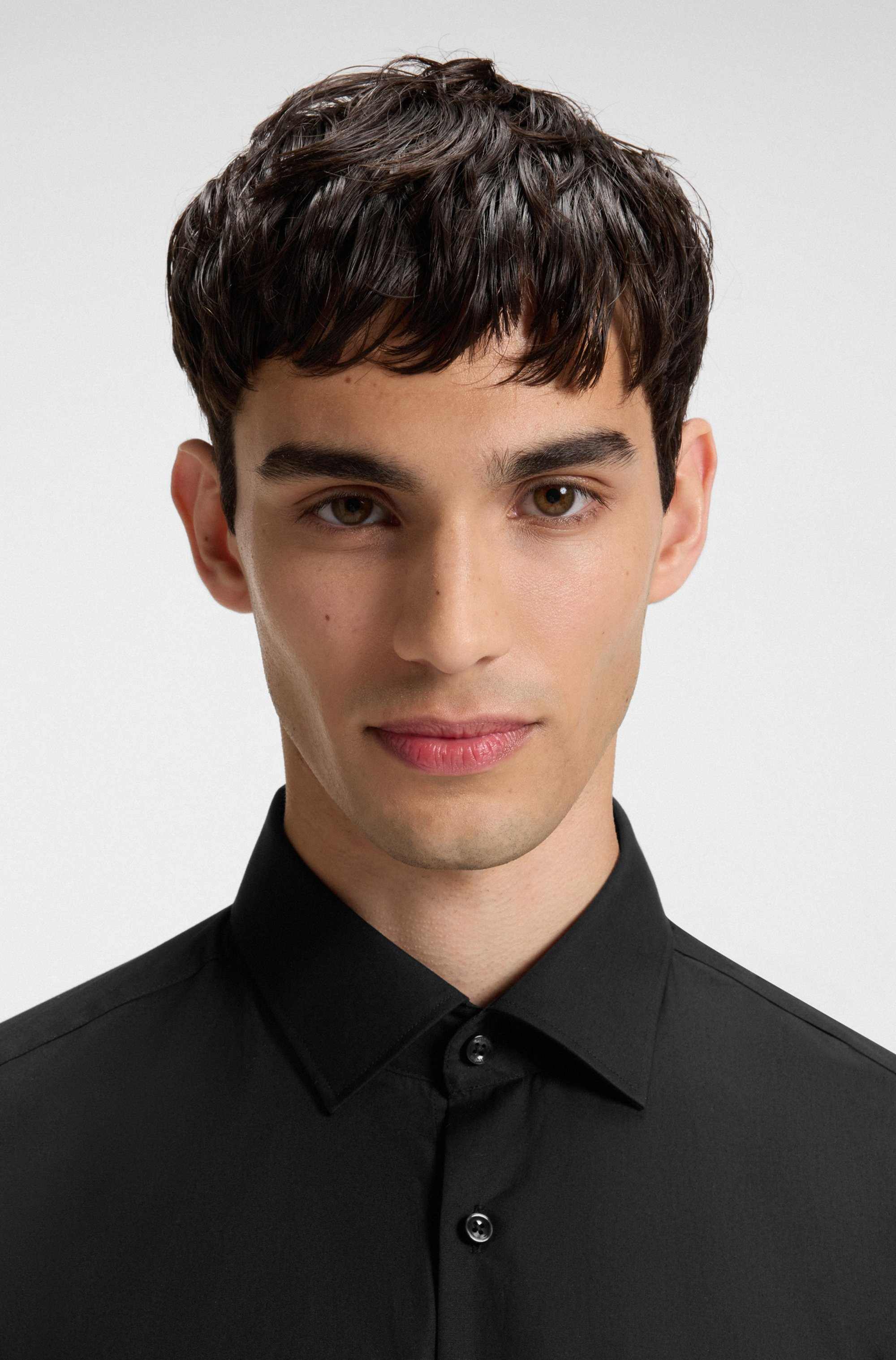 Slim-fit shirt in easy-iron cotton poplin