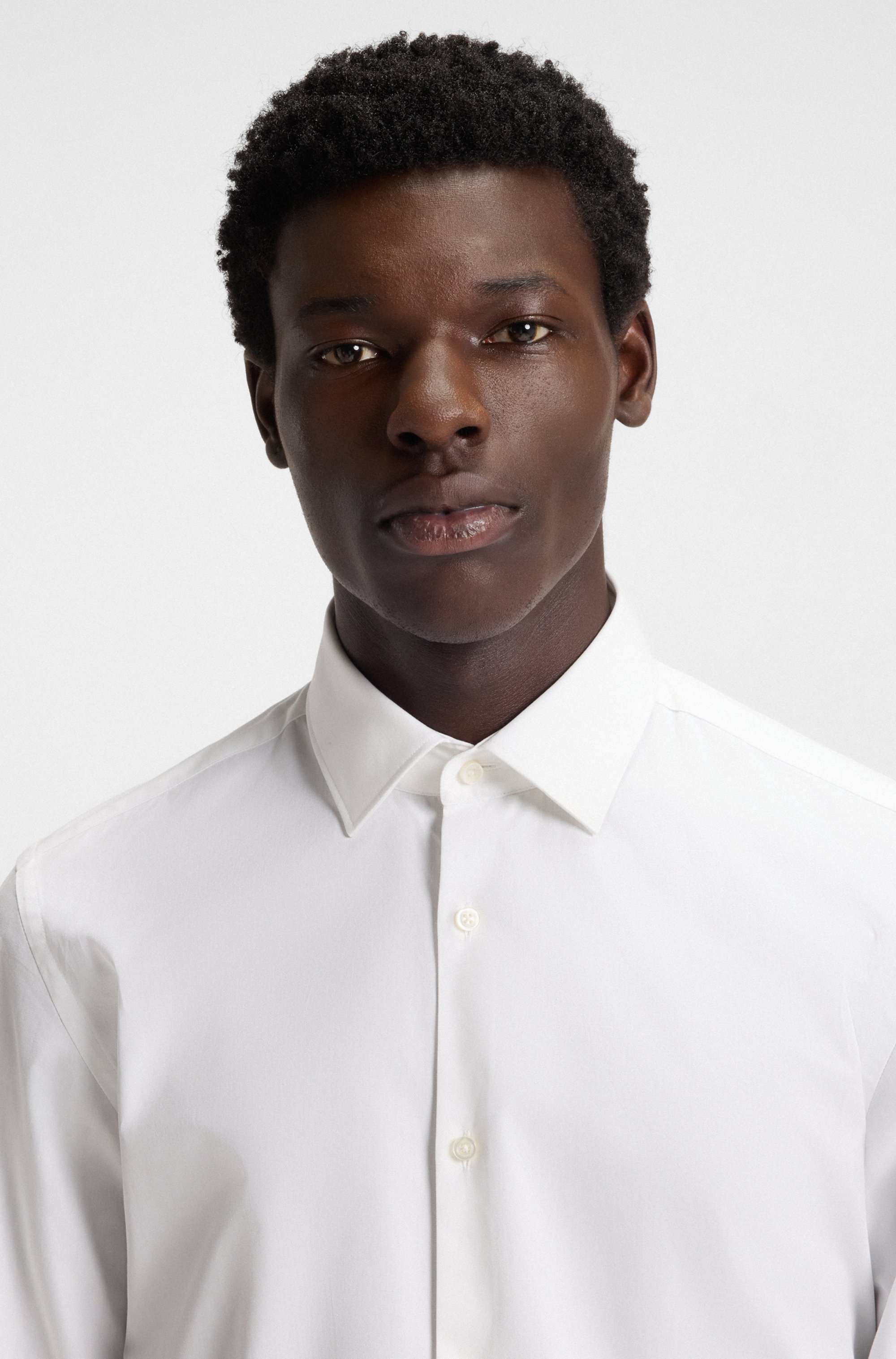 Slim-fit shirt in easy-iron cotton poplin