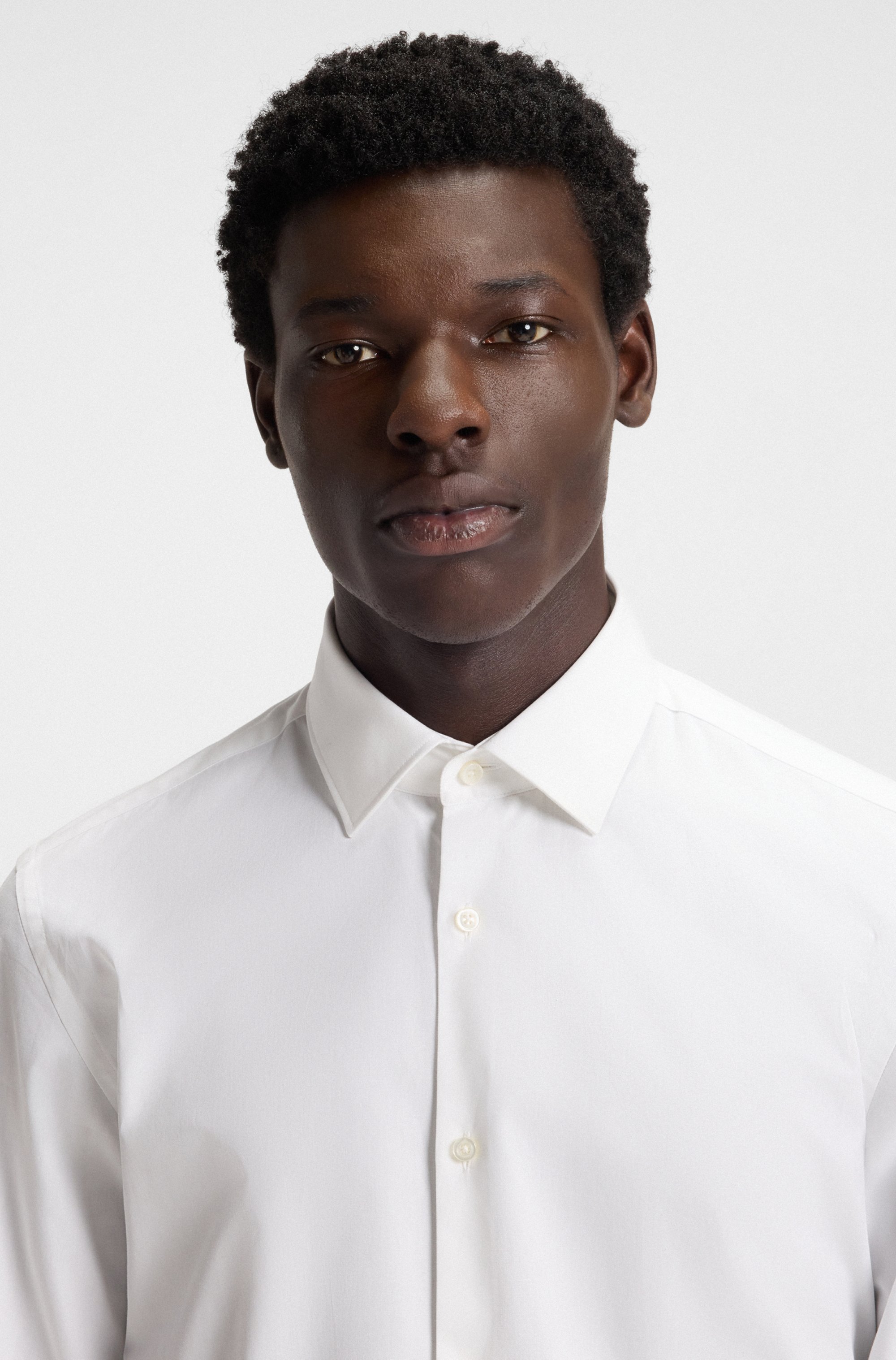 Slim-fit shirt in easy-iron cotton poplin