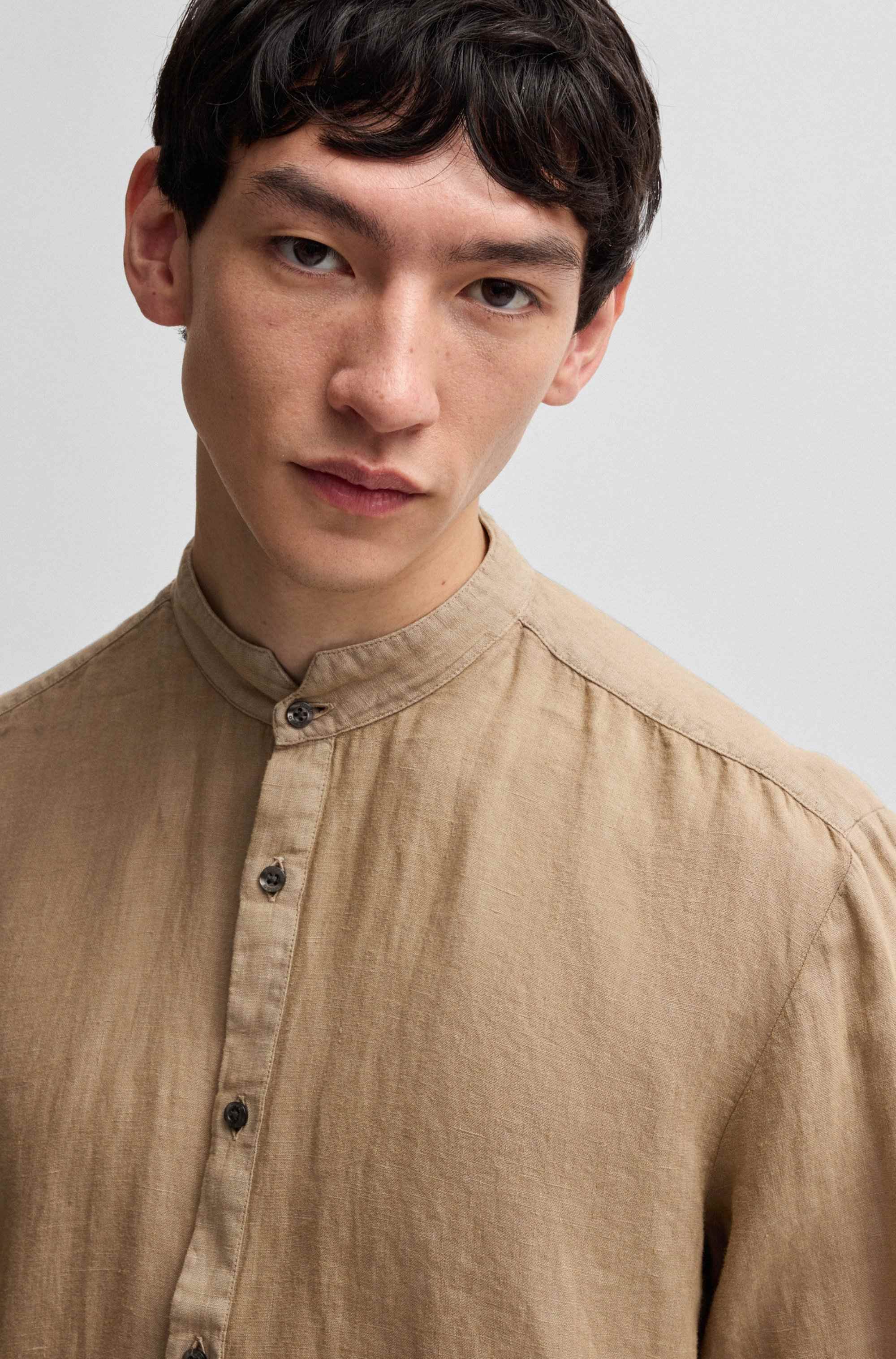 Slim-fit linen shirt with stand collar