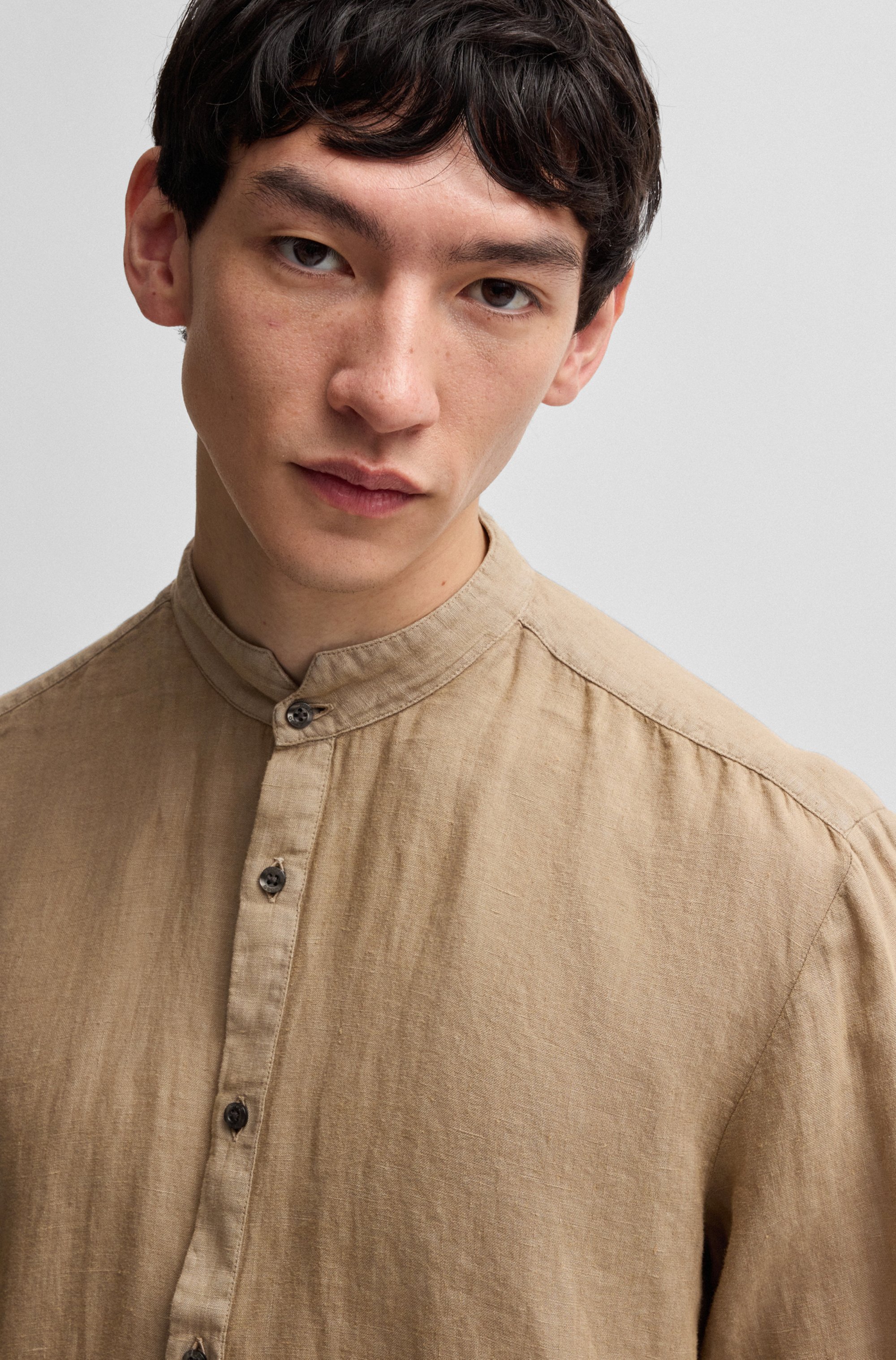 Slim-fit shirt in linen canvas