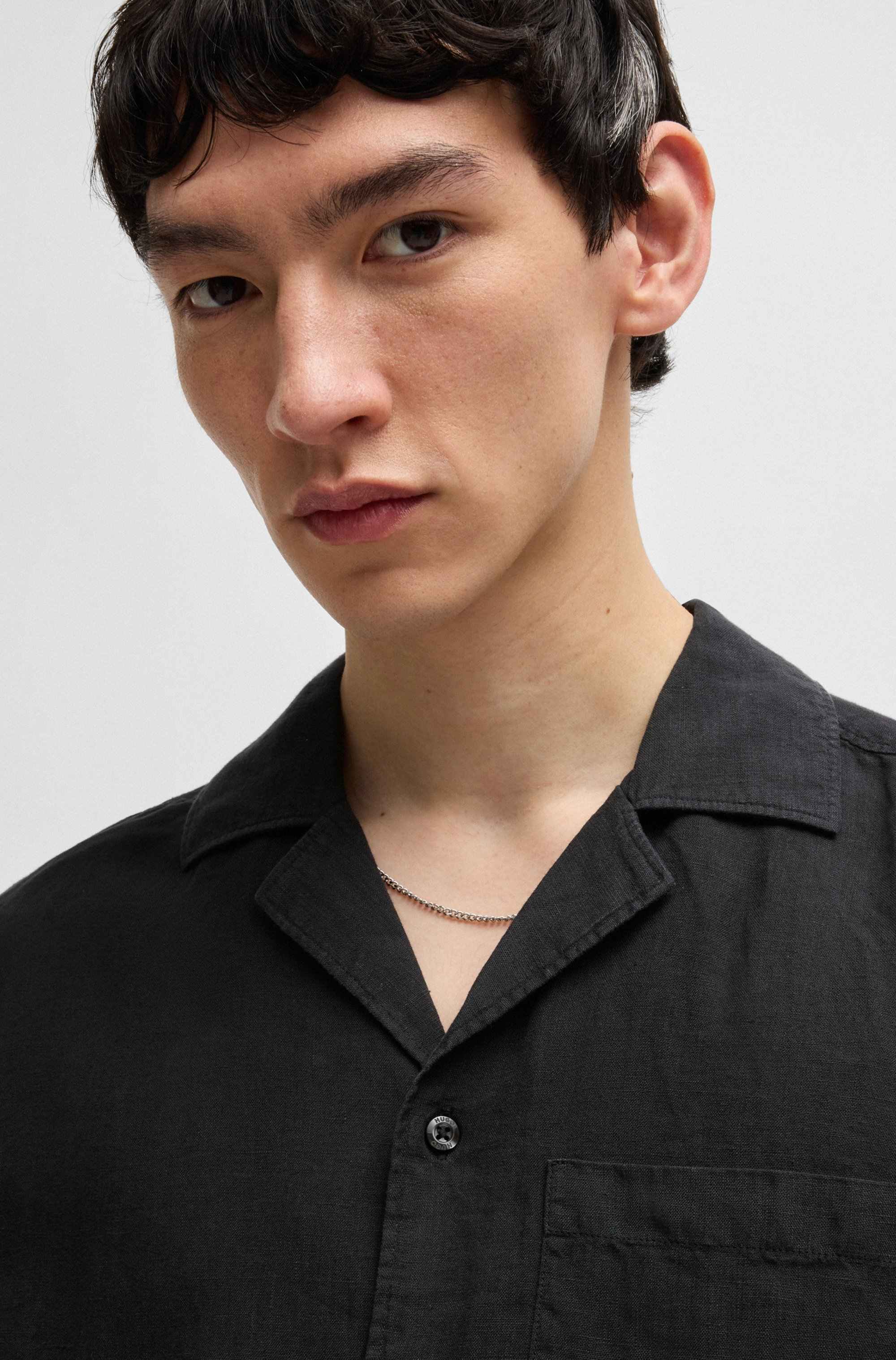 Relaxed-fit multi-occasional shirt in linen
