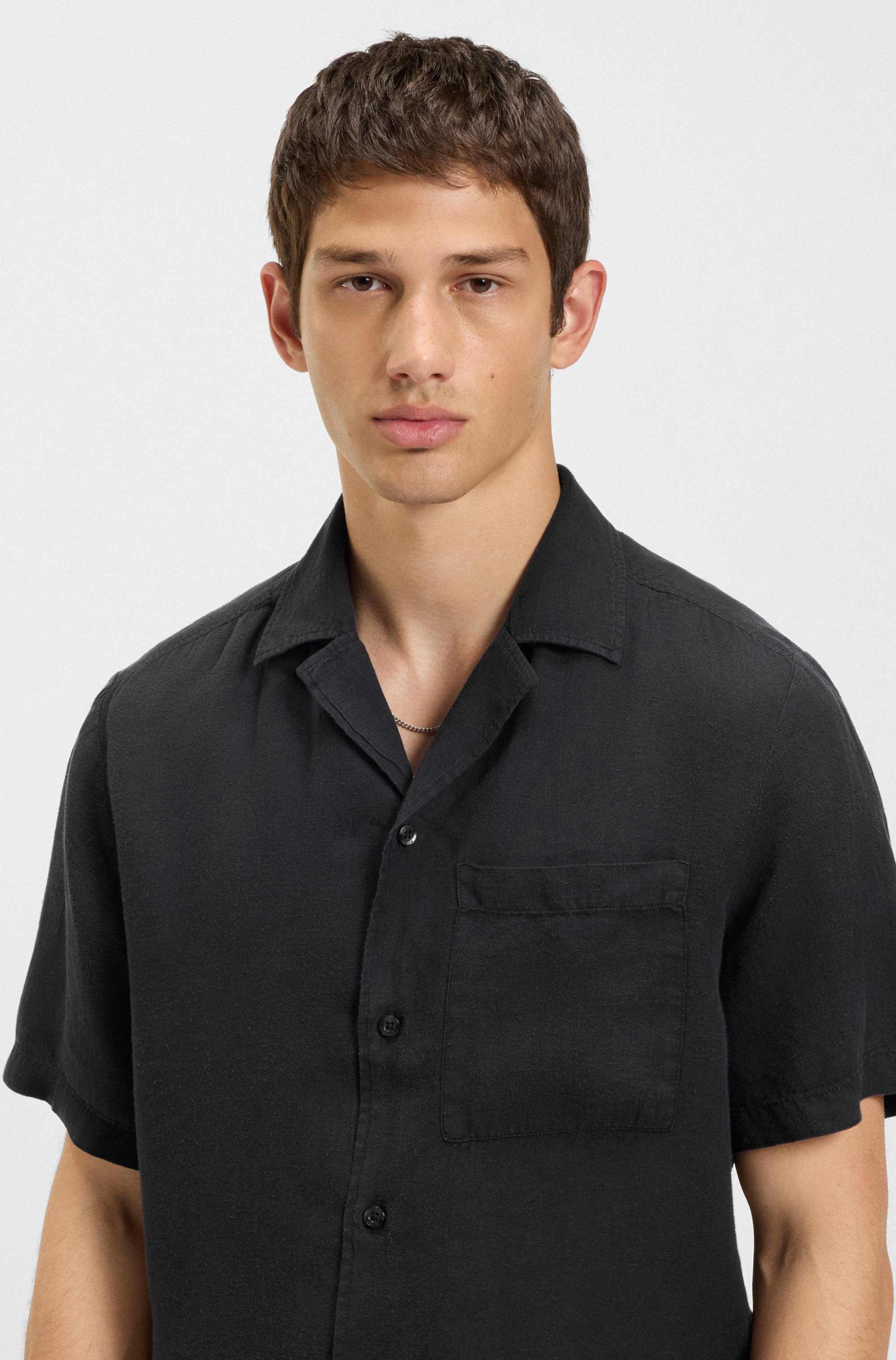 Relaxed-fit multi-occasional shirt in linen