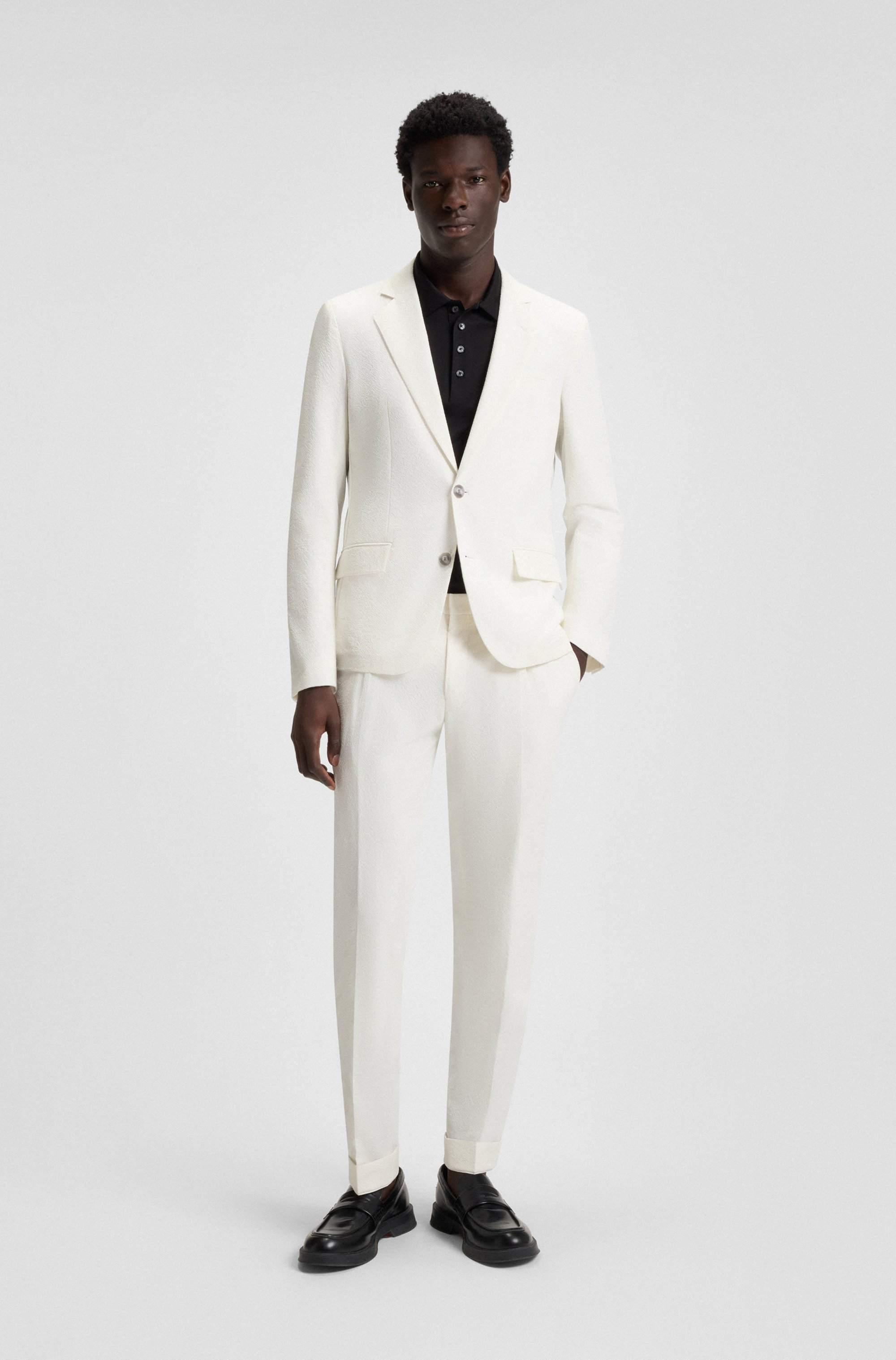 Slim-fit suit in seersucker