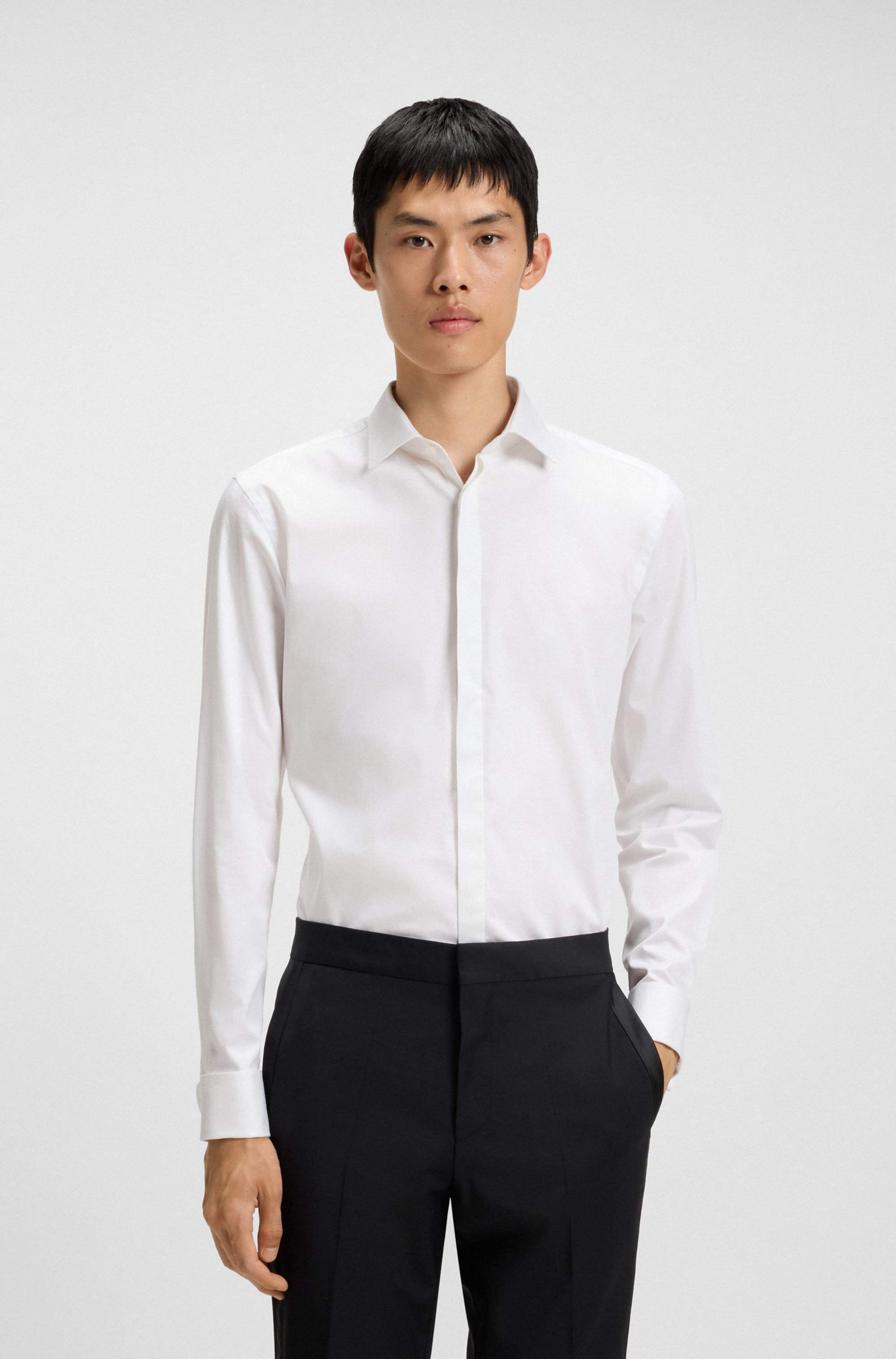 Slim-fit shirt in stretch cotton with double cuffs