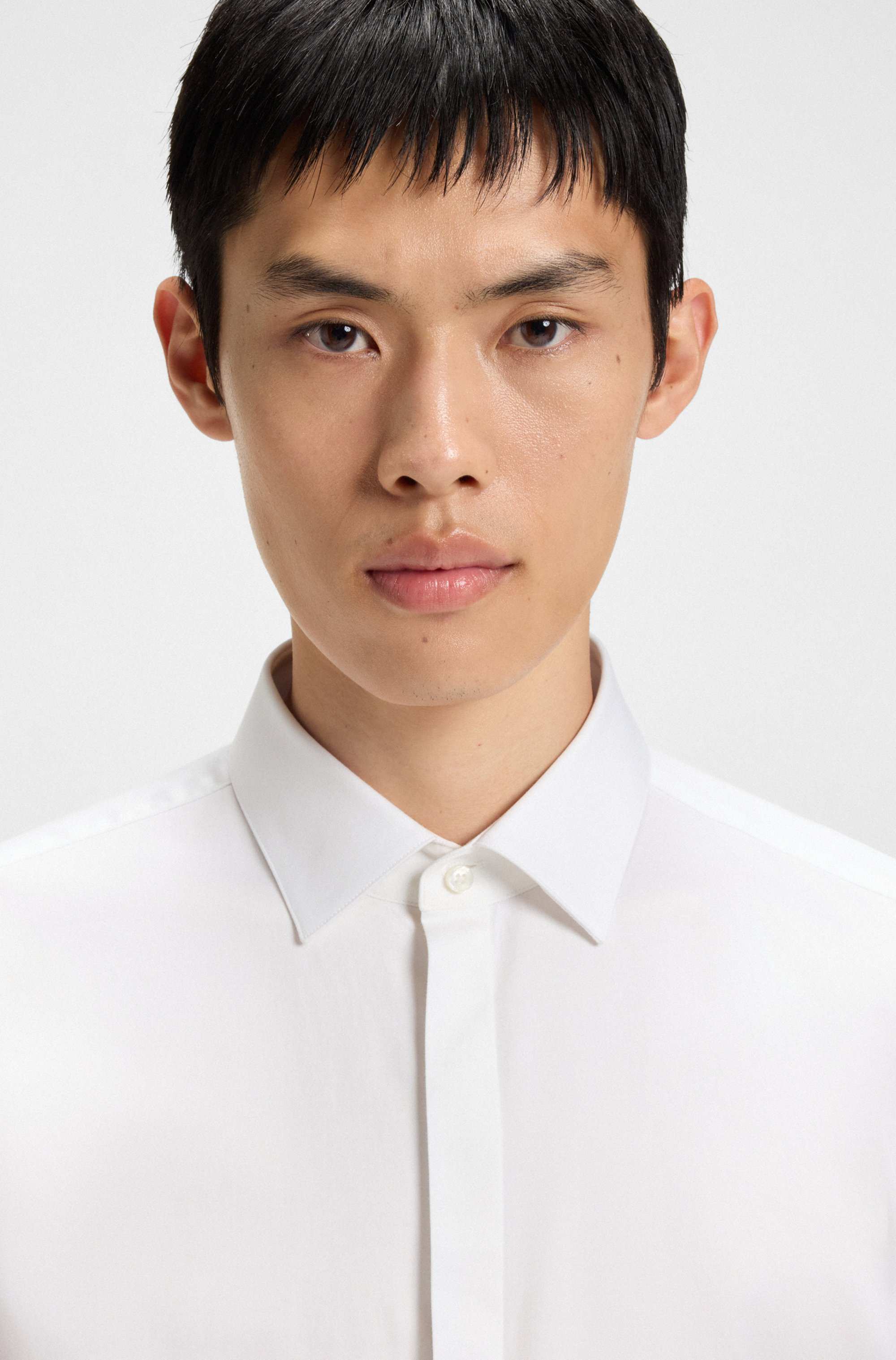 Slim-fit shirt in stretch cotton with double cuffs