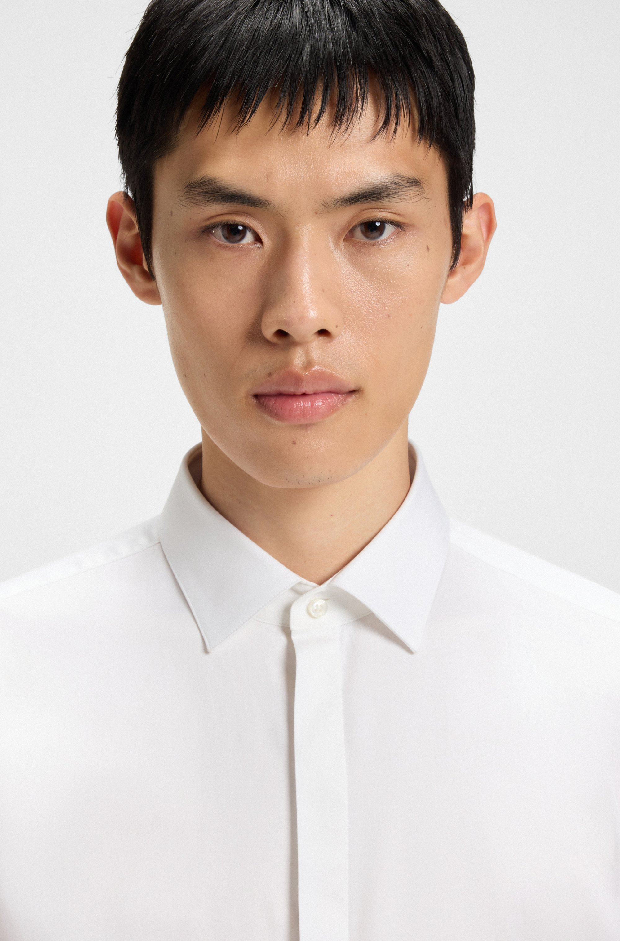 Slim-fit shirt in stretch cotton with double cuffs