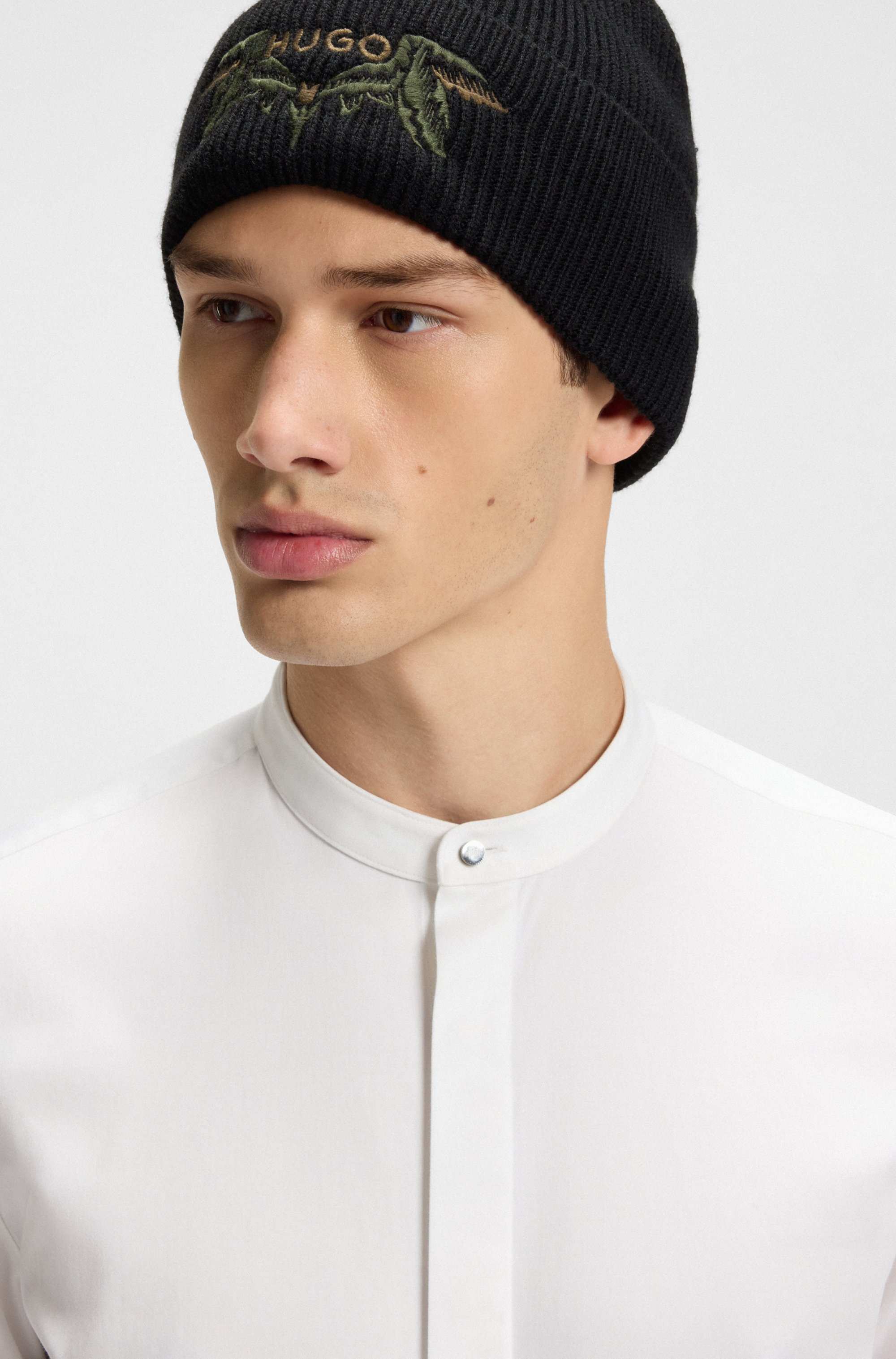 Slim-fit shirt in stretch cotton with stand collar