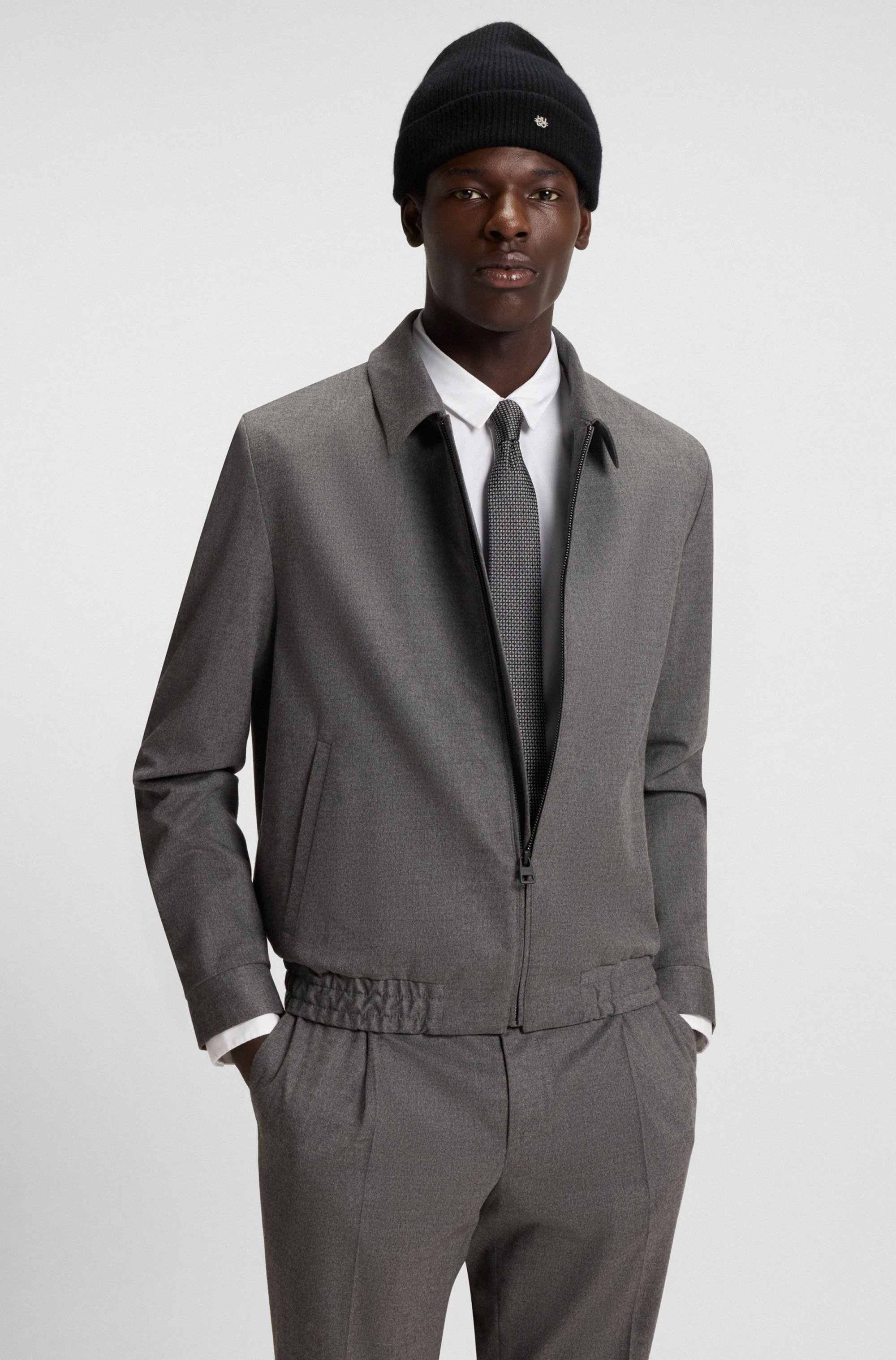 Silk tie with jacquard pattern