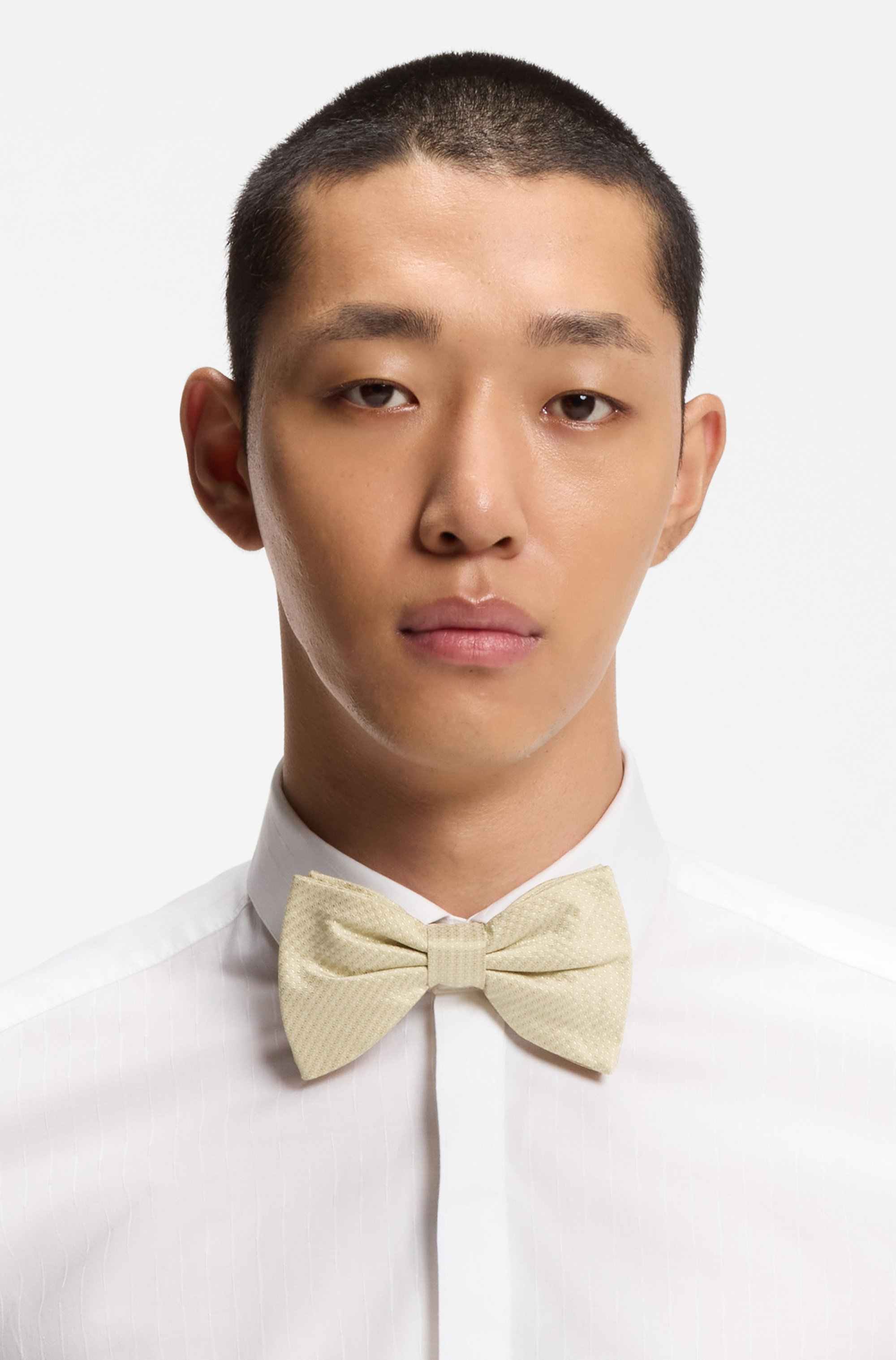 Silk bow tie with jacquard pattern