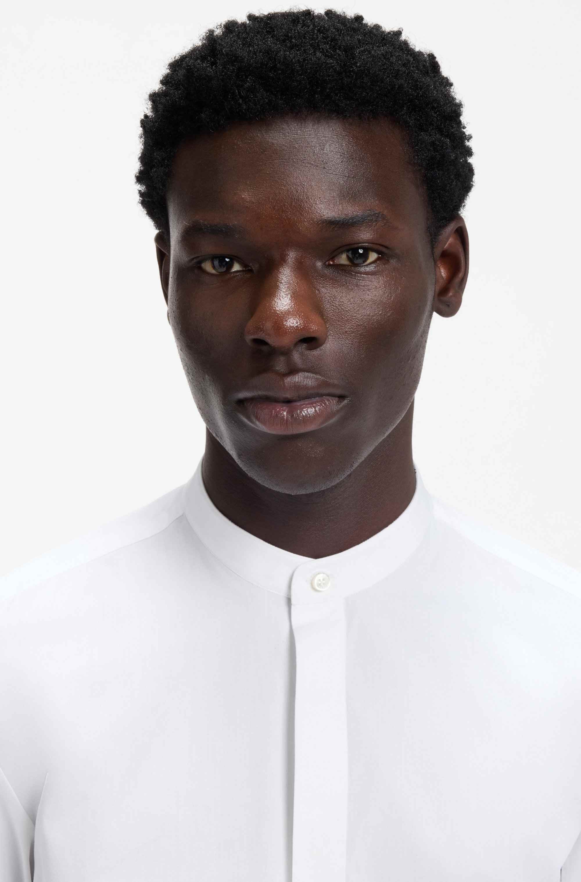 Slim-fit shirt in easy-iron cotton poplin