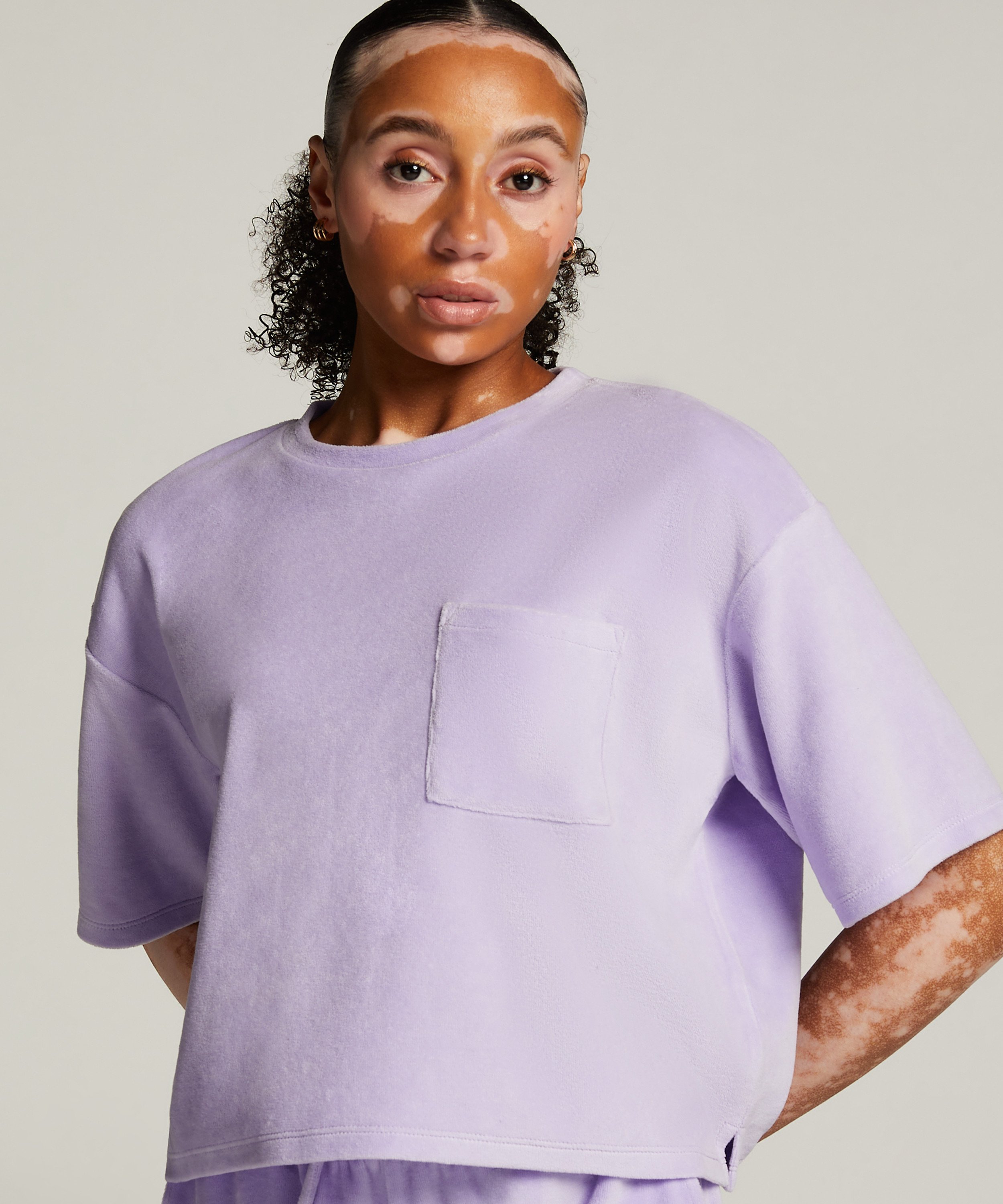 Short-sleeve velours top