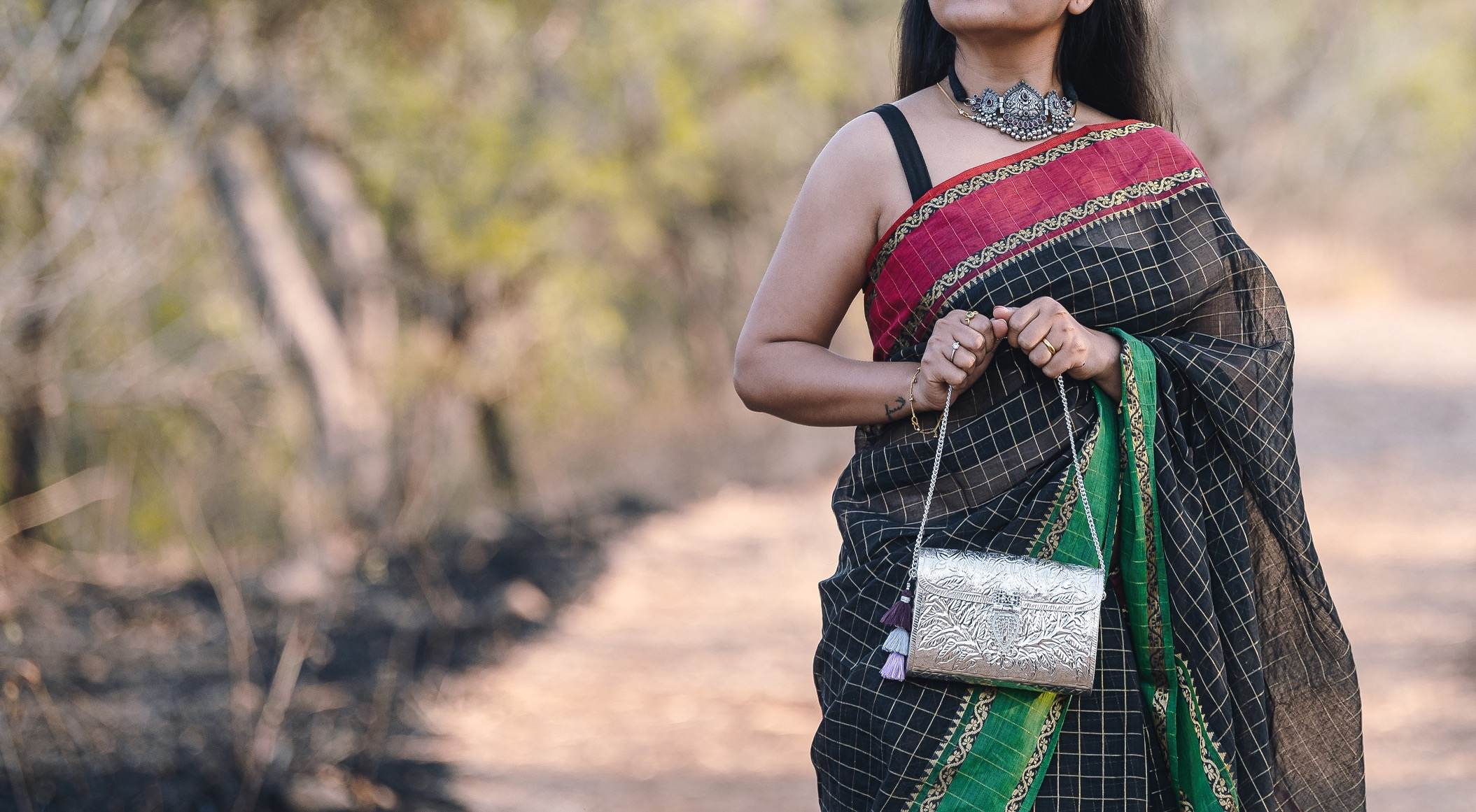 Floral Paatr Purse (Silver)