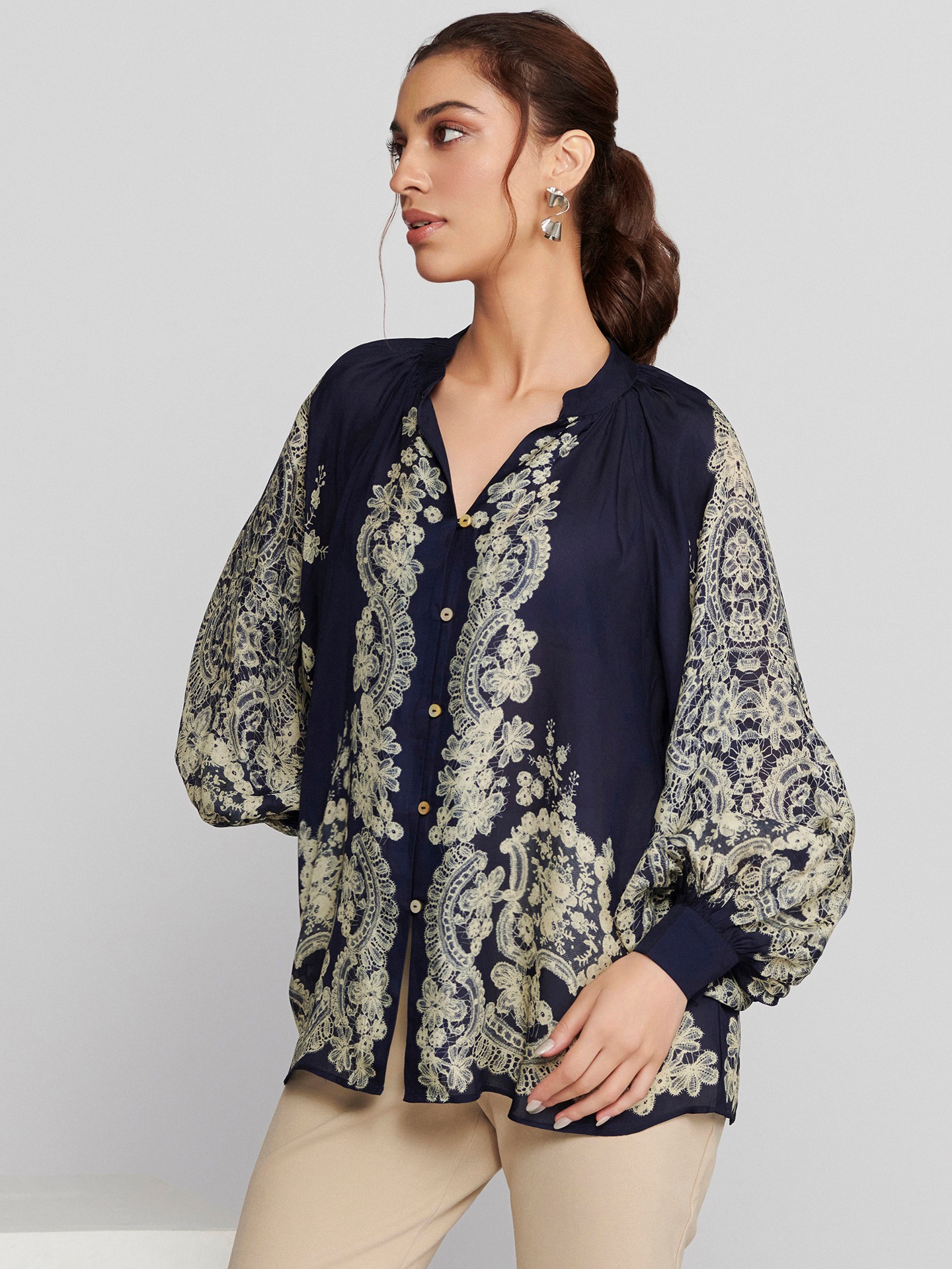 NAVY CHANTILLY TOP