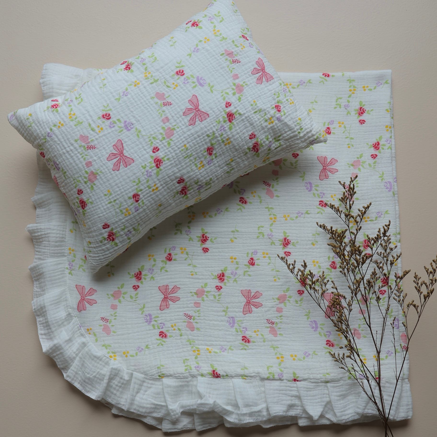 BowHug Reversible Muslin Blanket & Pillow Set