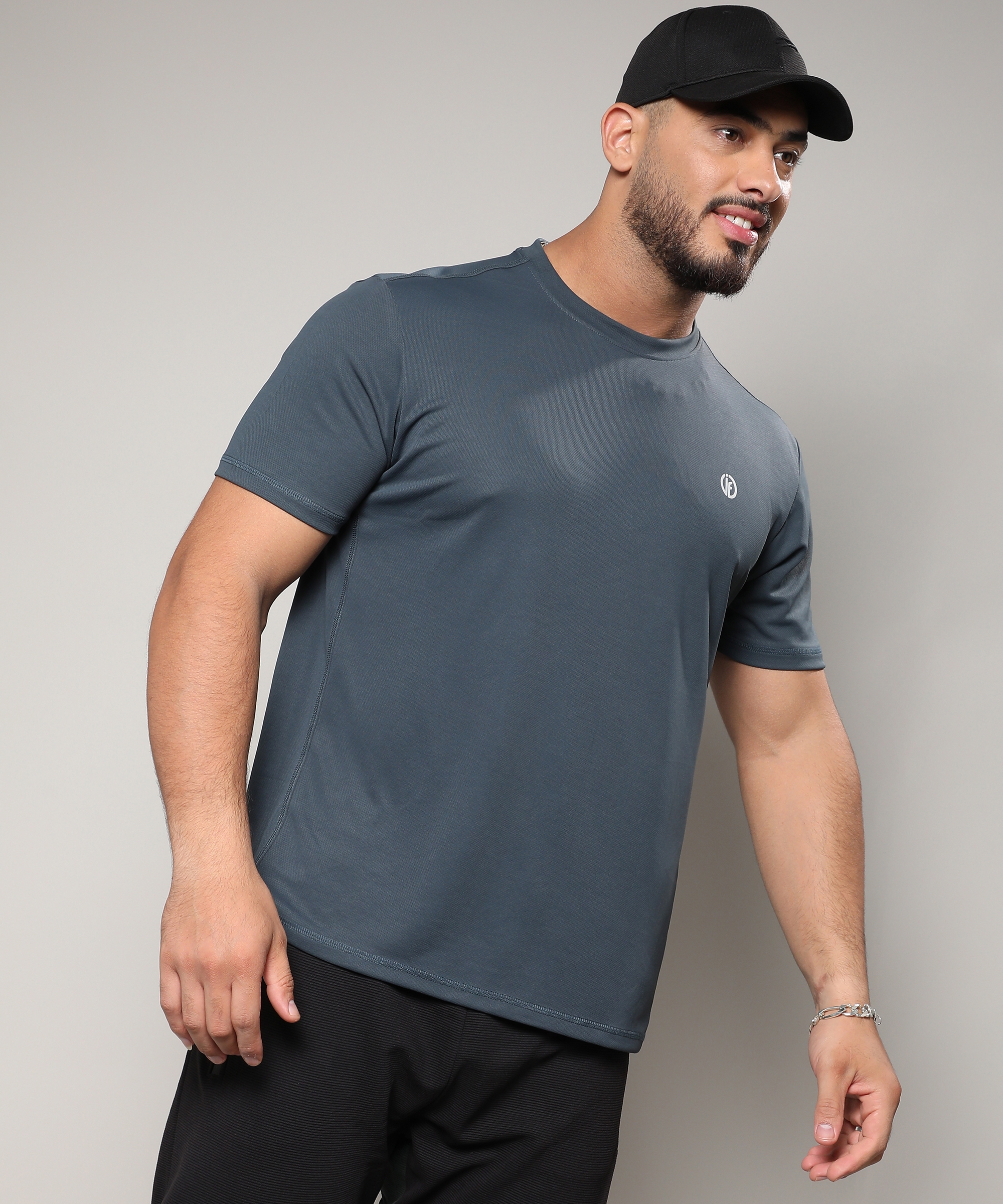 Instafab Plus | Men's Dark Grey Basic Activewear T-Shirt