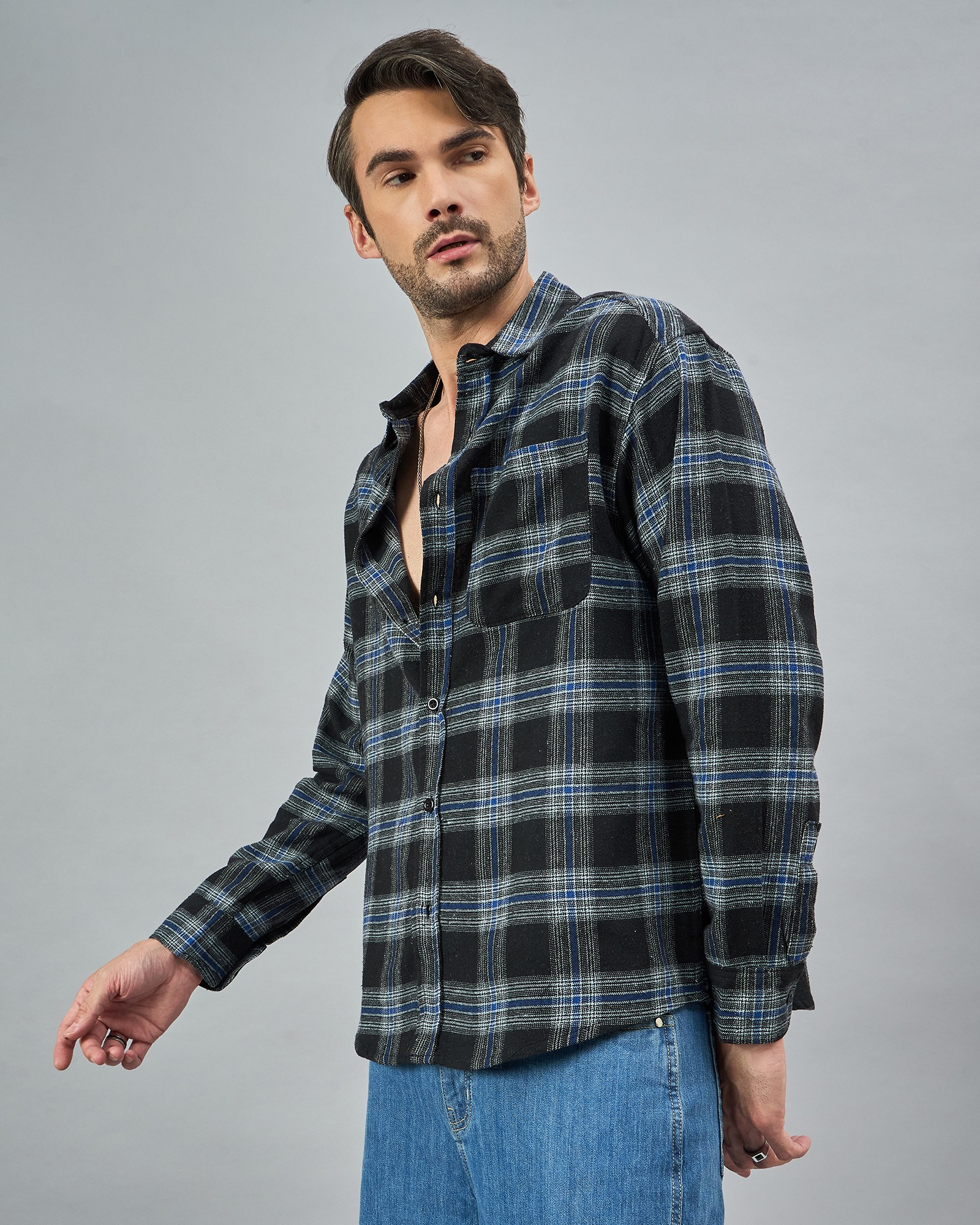 Chimpaaanzee Men Black & Blue Oversized Fit Shirt