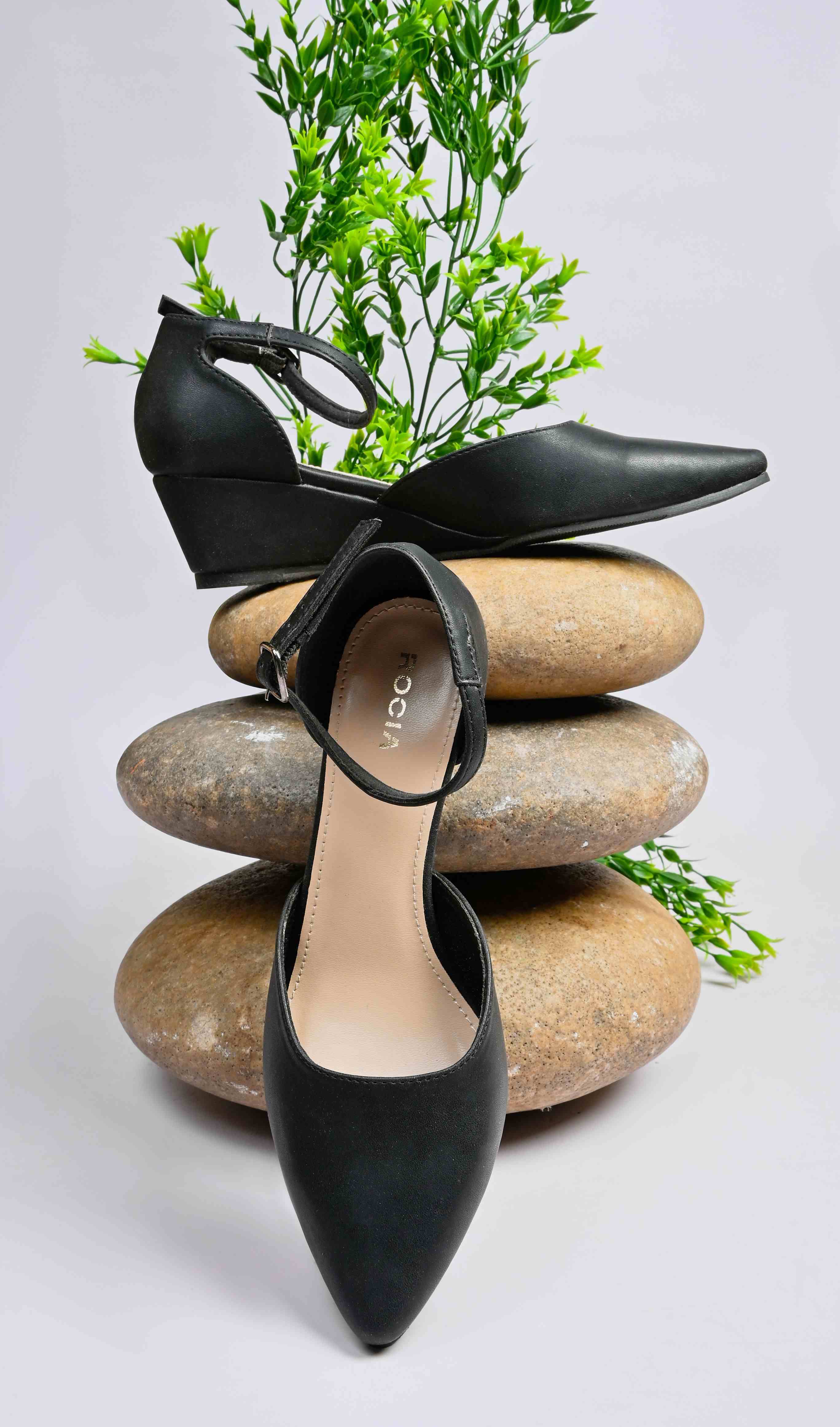 BLACK WOMEN CLOSED TOE WEDGES