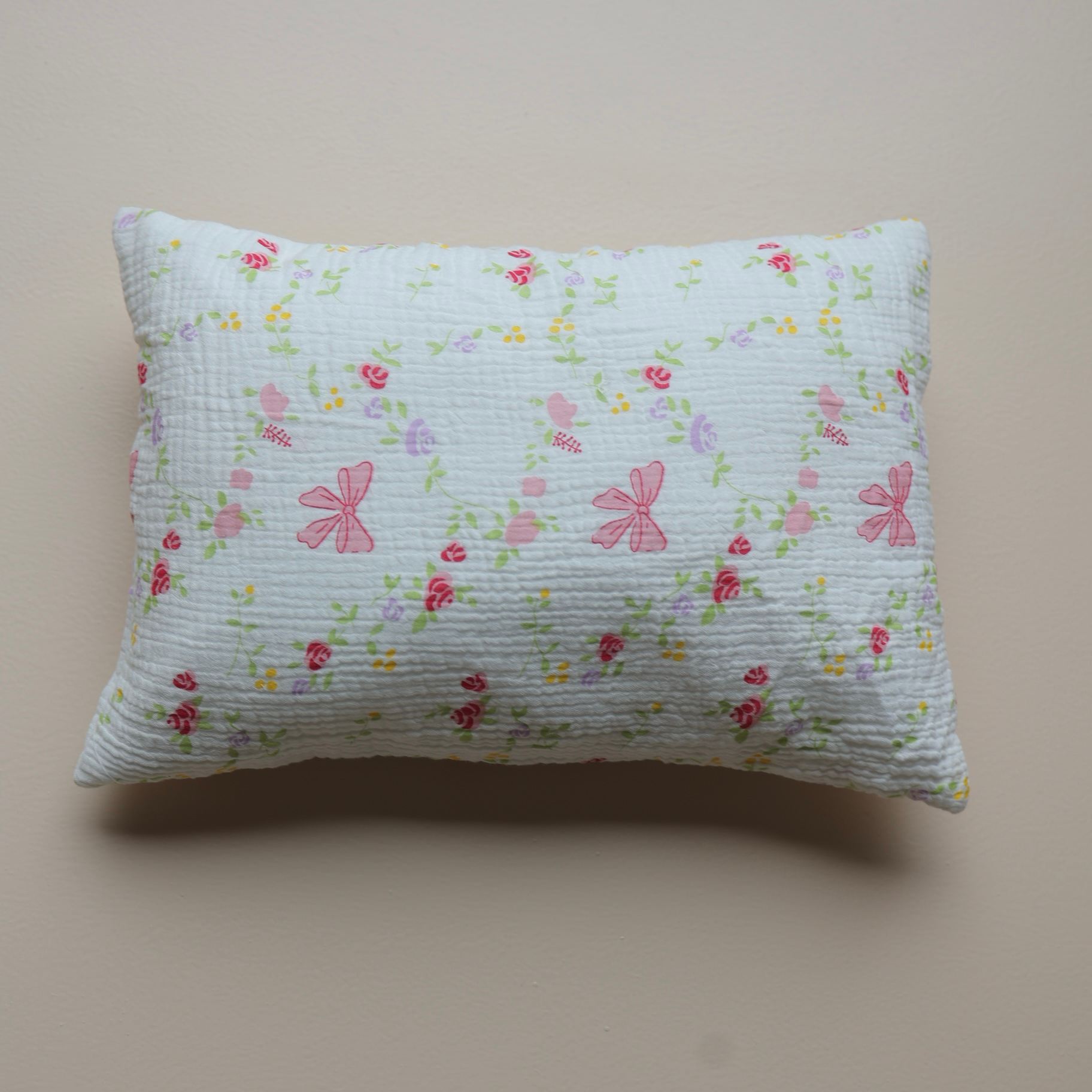 BowHug Reversible Muslin Blanket & Pillow Set
