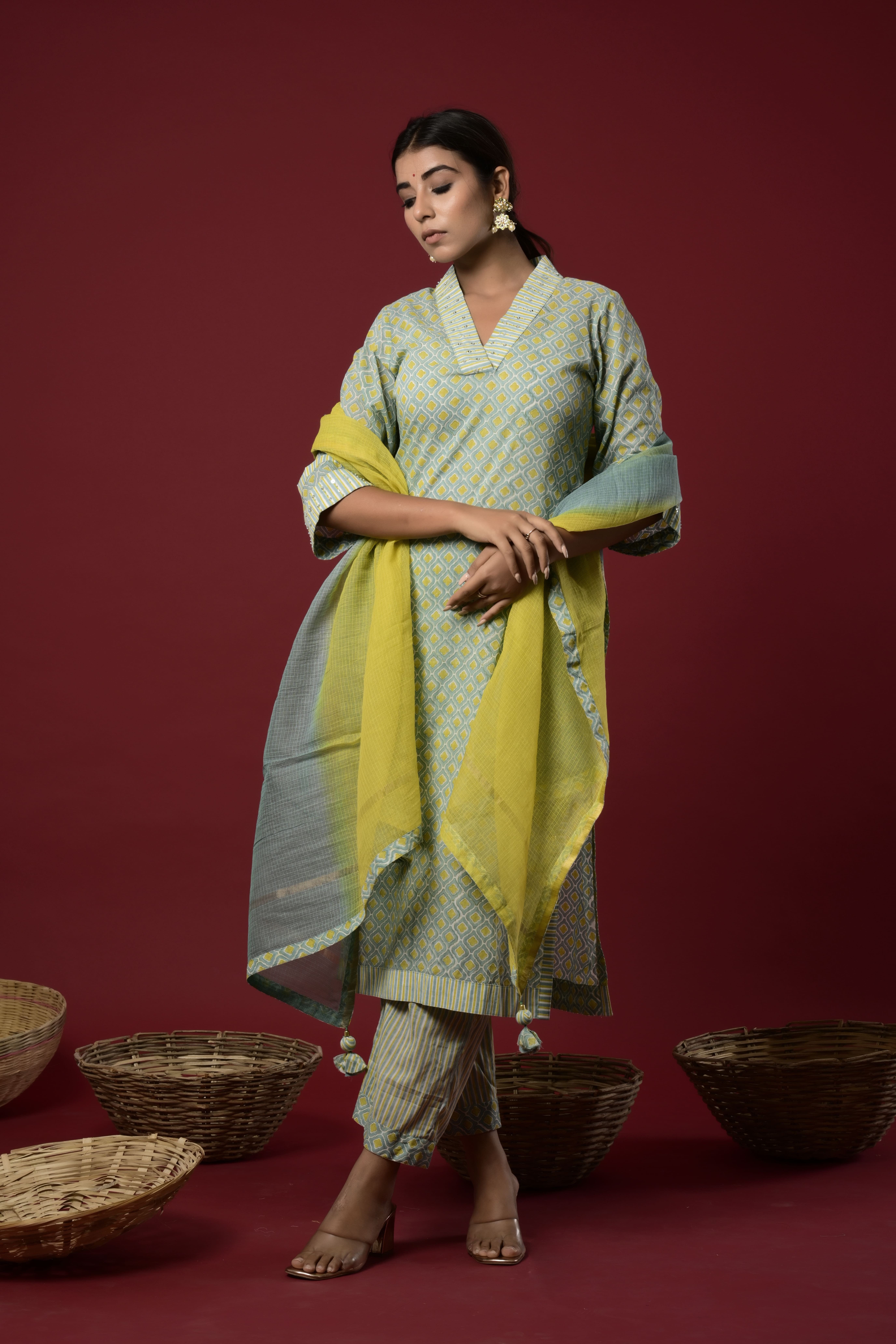 KAARAH BY KAAVYA | Block printed v- neck straight fit kurta with pant and kota doria shaded dupatta with tassels and with a little embellishment on collar and cuffs undefined