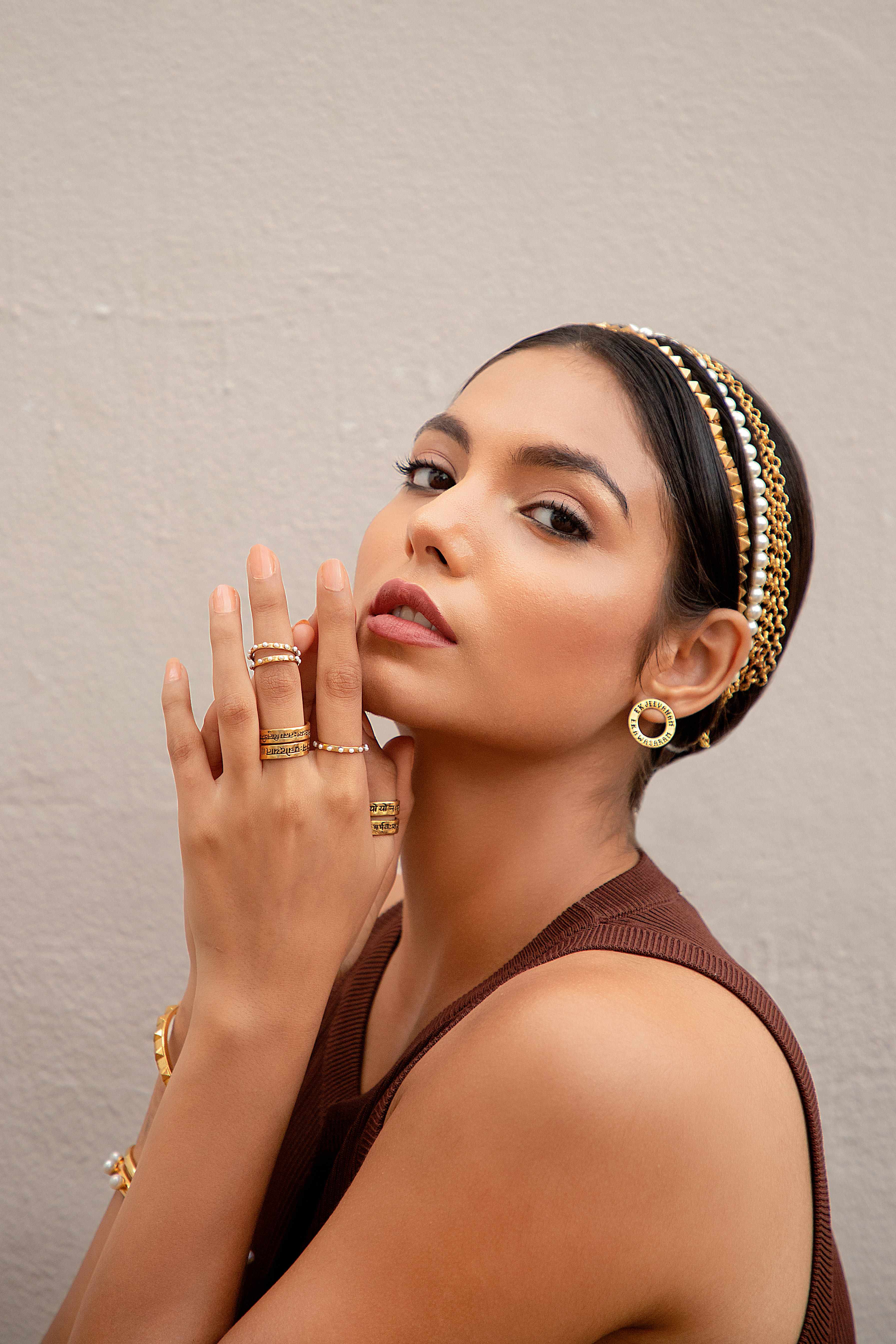 mantra ring band