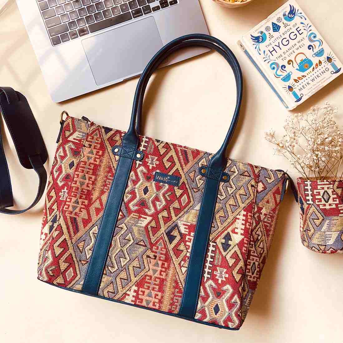 Wildflower At your desk Laptop Tote Bag for Women Office Tote