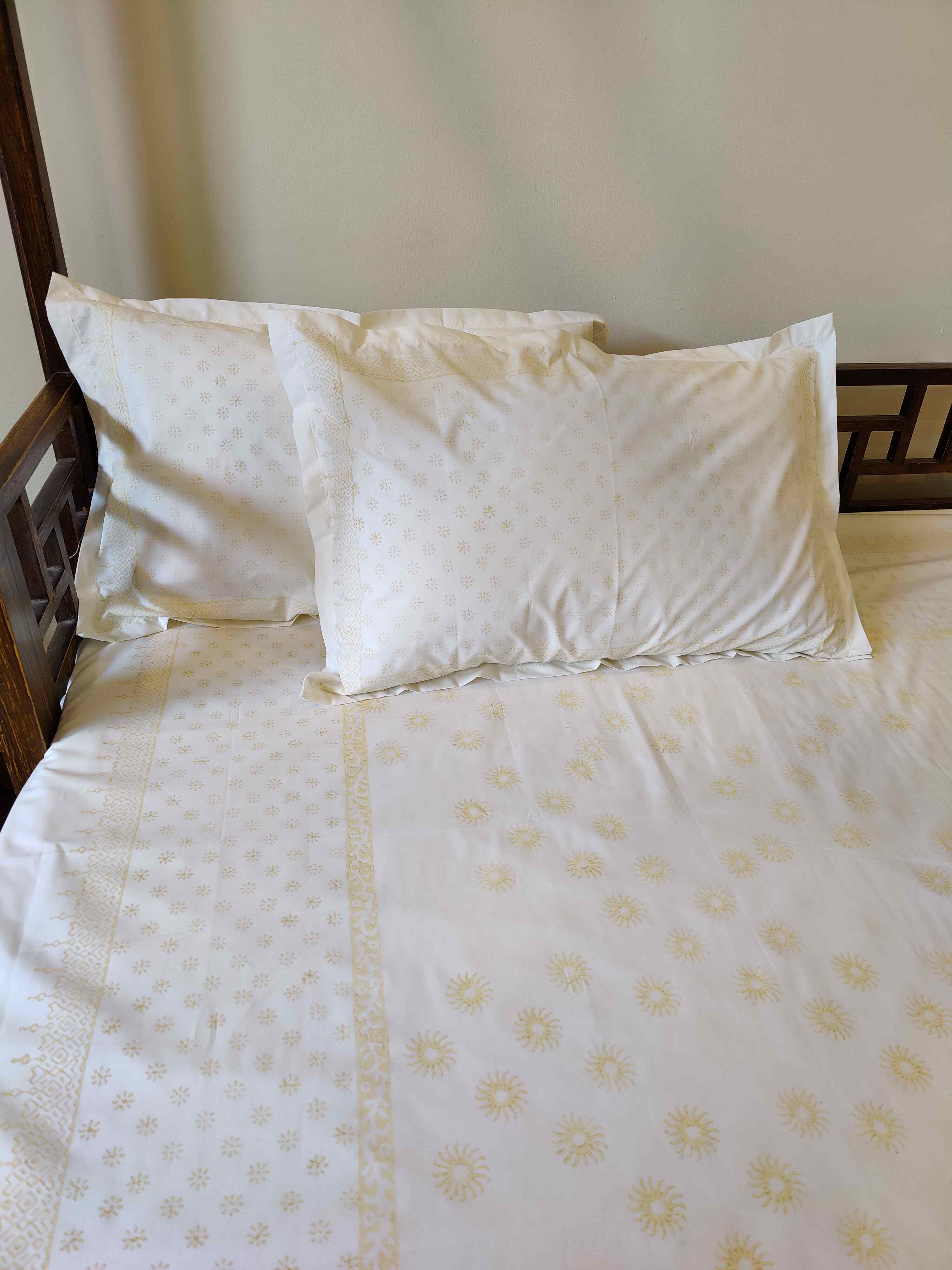 Cotton Hand Block Printed Kingsize Double Bedsheets With Pillow Covers Set