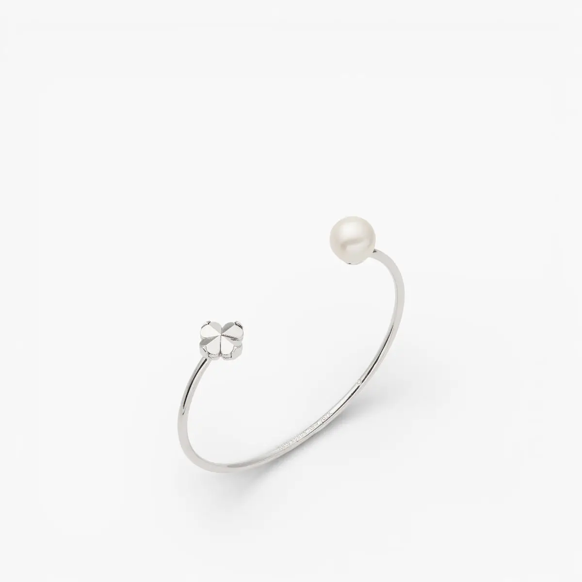 Spade Flower Pearl Cuff