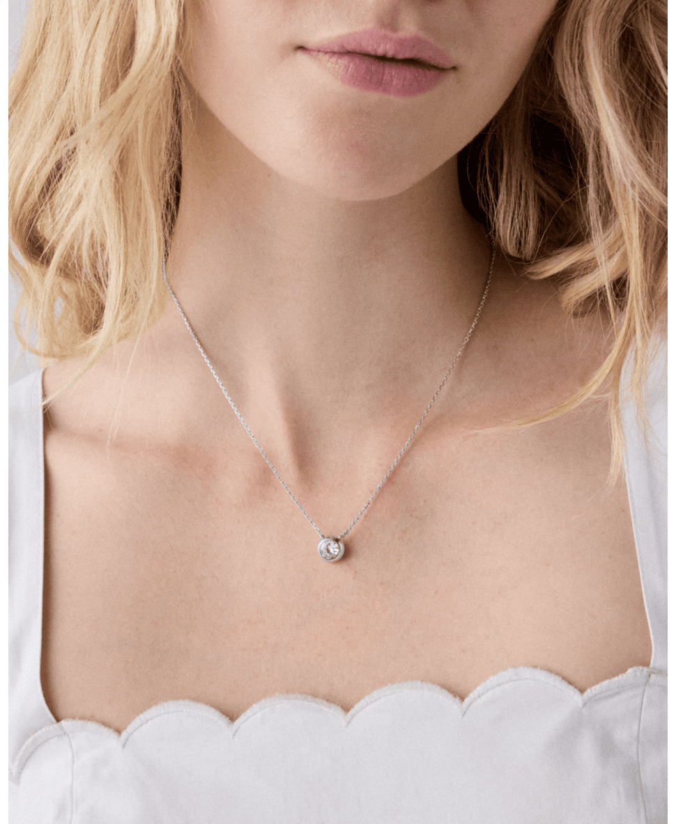 Round stone pendant