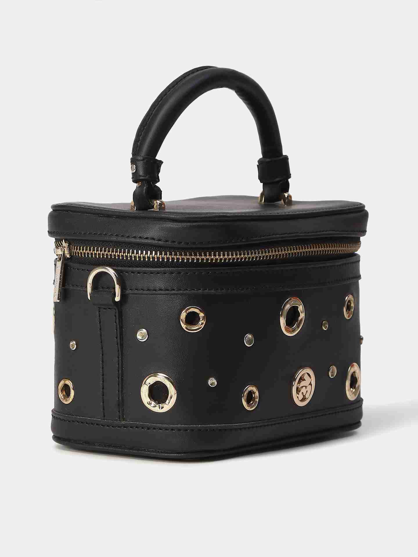 Black Saeroyi Sling Bag