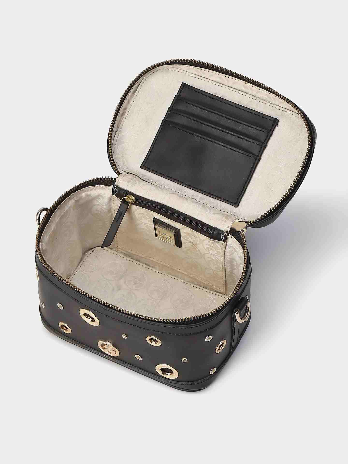 Black Saeroyi Sling Bag