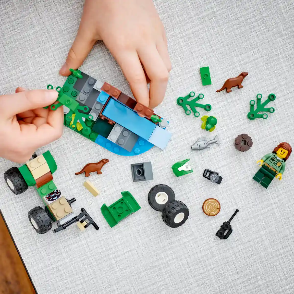 https://cdn.fynd.com/v2/falling-surf-7c8bb8/fyprod/wrkr/products/pictures/item/free/original/lego/493176365/1/wvo5ksuLat-493176365-3_8273.webp