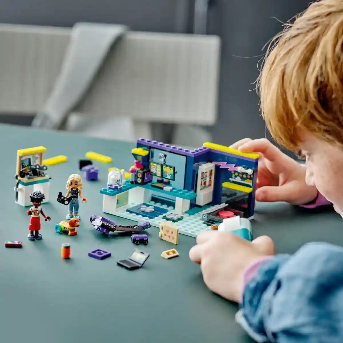 https://cdn.fynd.com/v2/falling-surf-7c8bb8/fyprod/wrkr/products/pictures/item/free/original/lego/493176465/1/Kg1lfGb4qw-493176465-3_6014.webp