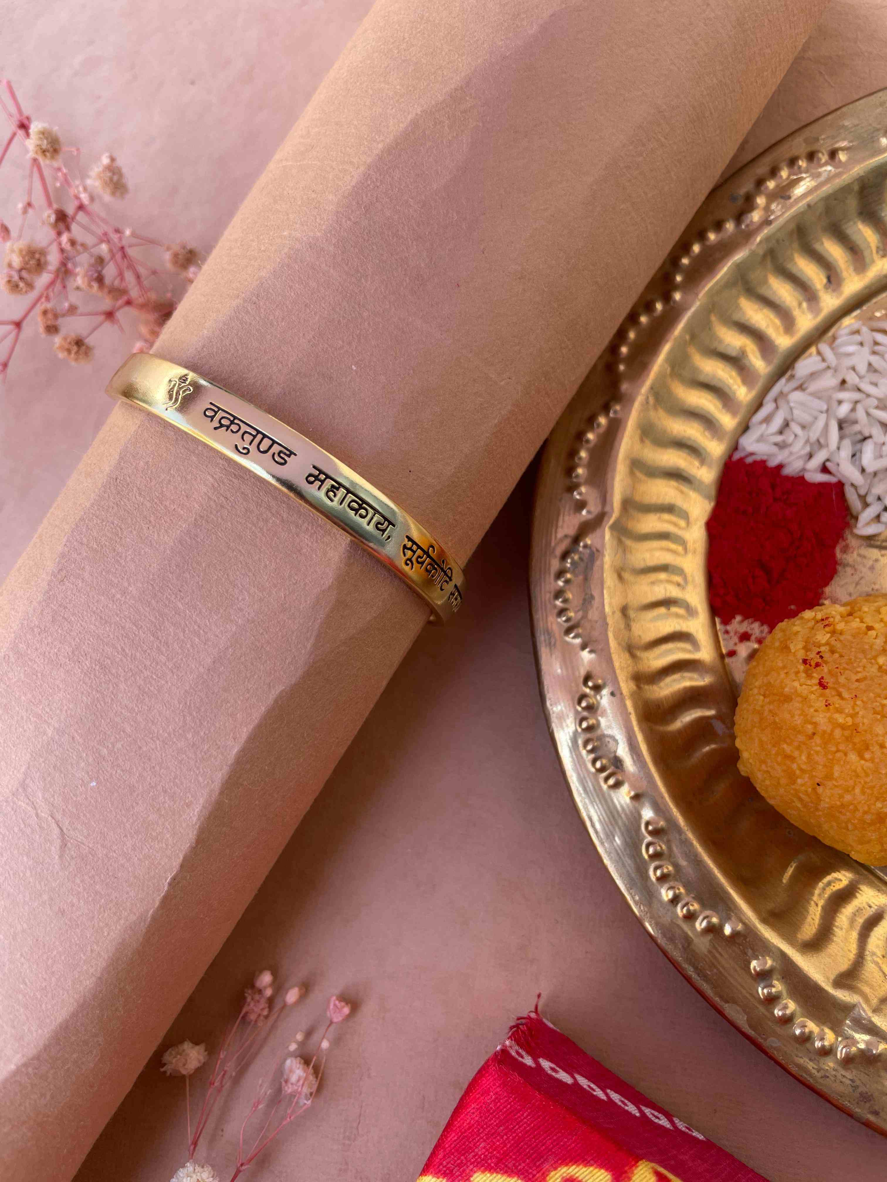 Vakartunda Mahakay bangle Female
