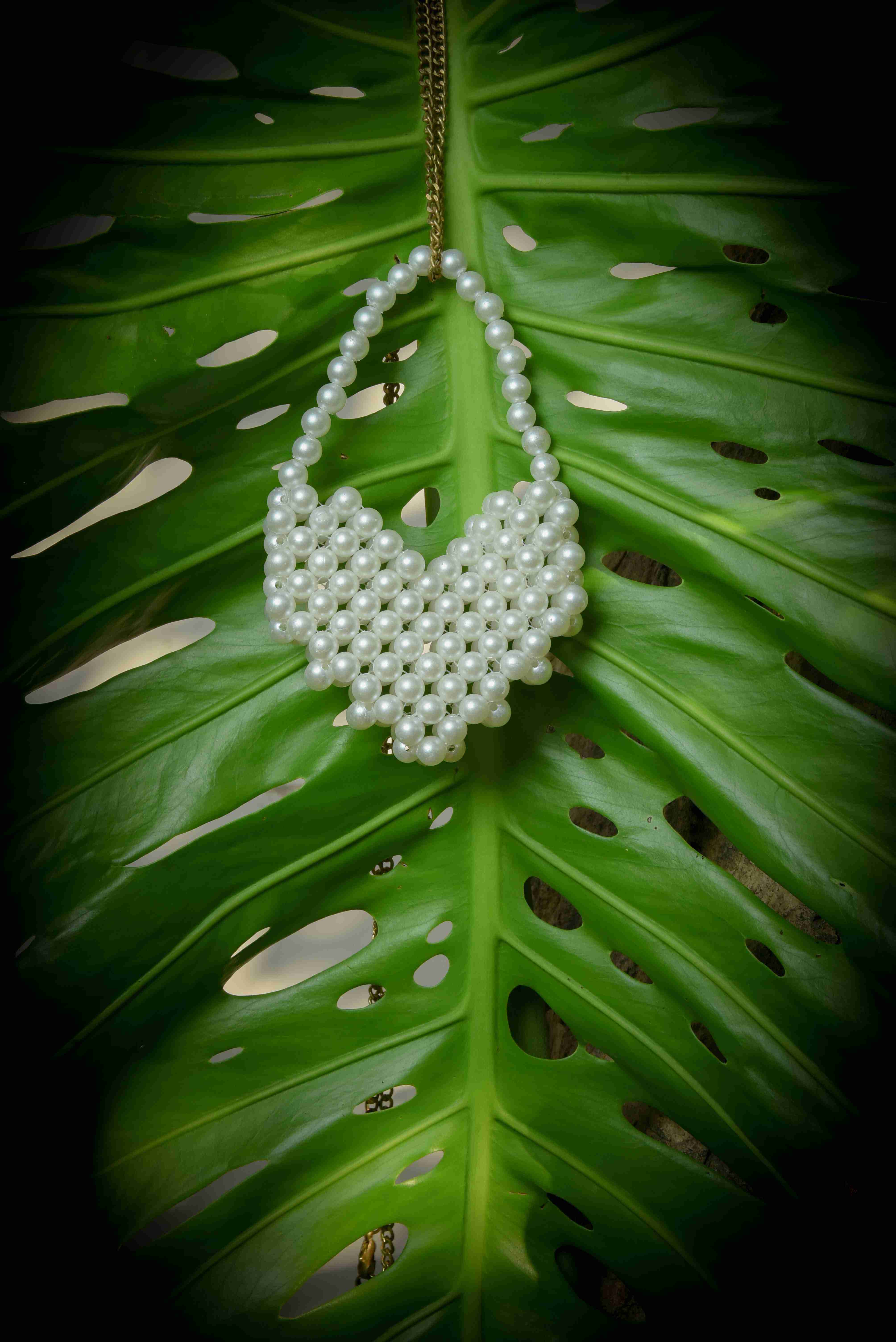 Mini Pearl Heart With Sling (White)