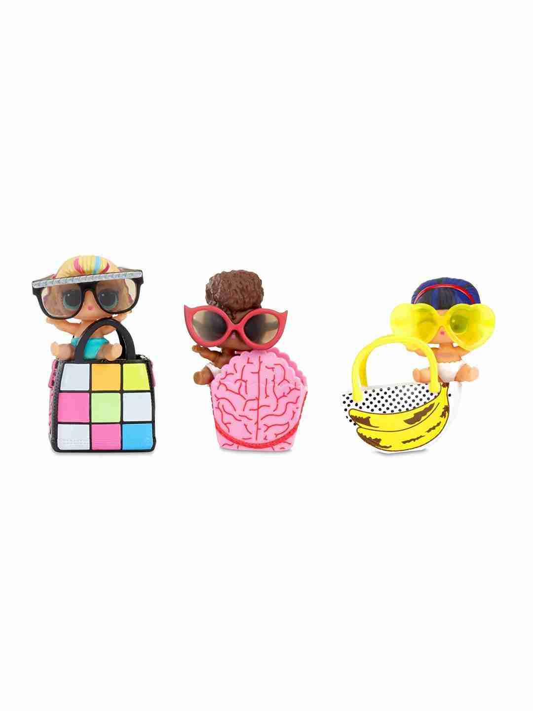 https://cdn.fynd.com/v2/falling-surf-7c8bb8/fyprod/wrkr/products/pictures/item/free/original/lol-surprise/552147E7C/2/69ppa3wuh2-552147E7C_3.jpg